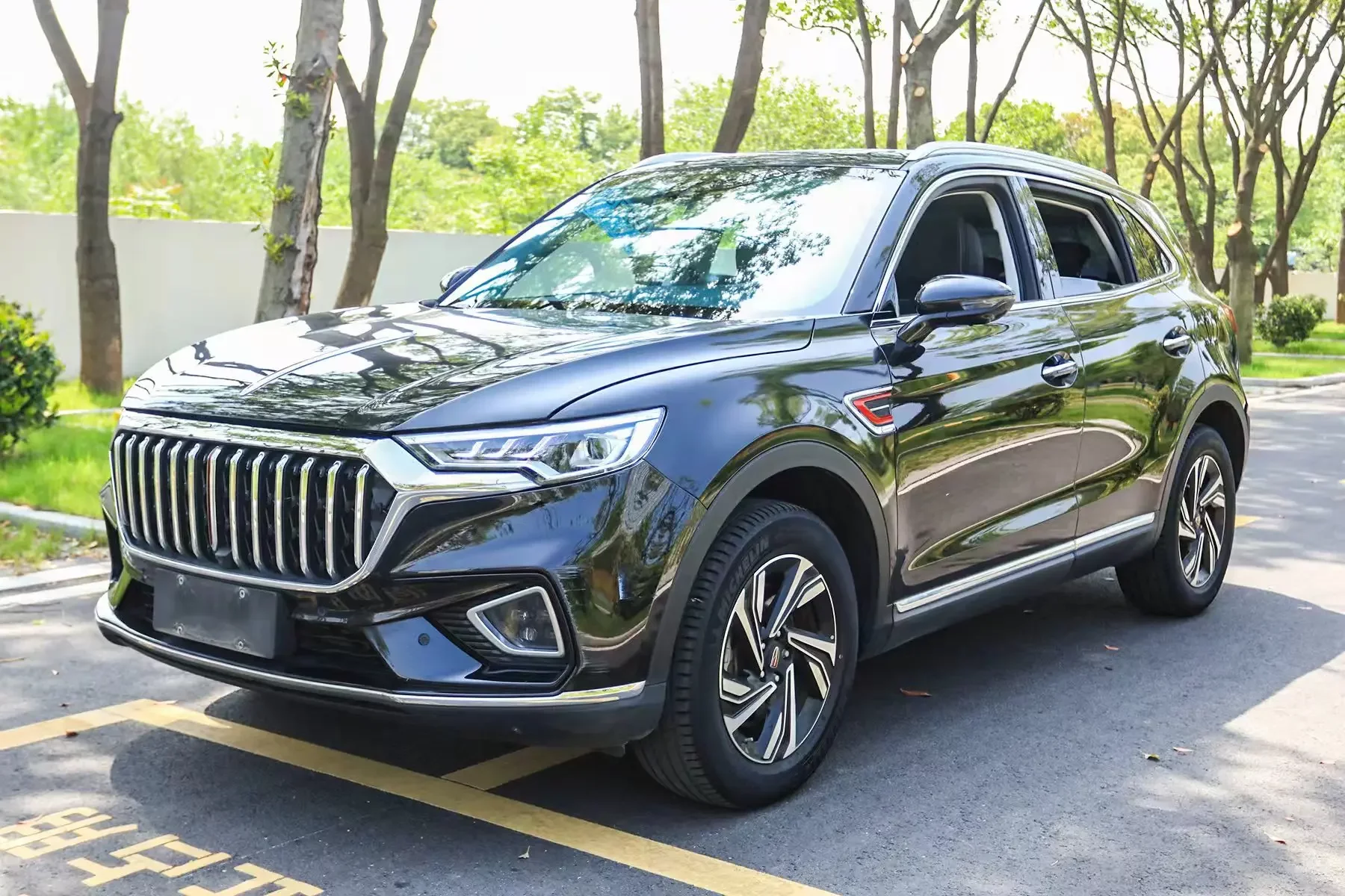 Hongqi HS5
