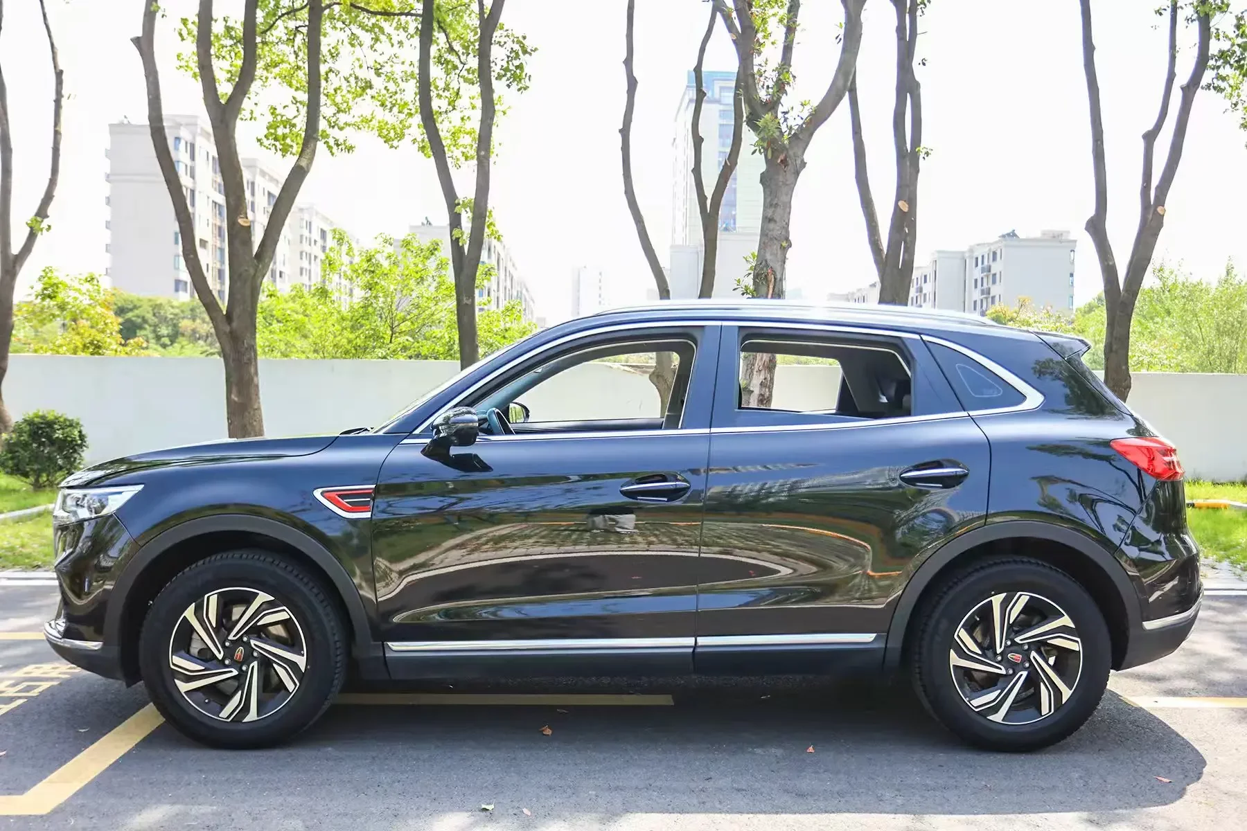 Hongqi HS5