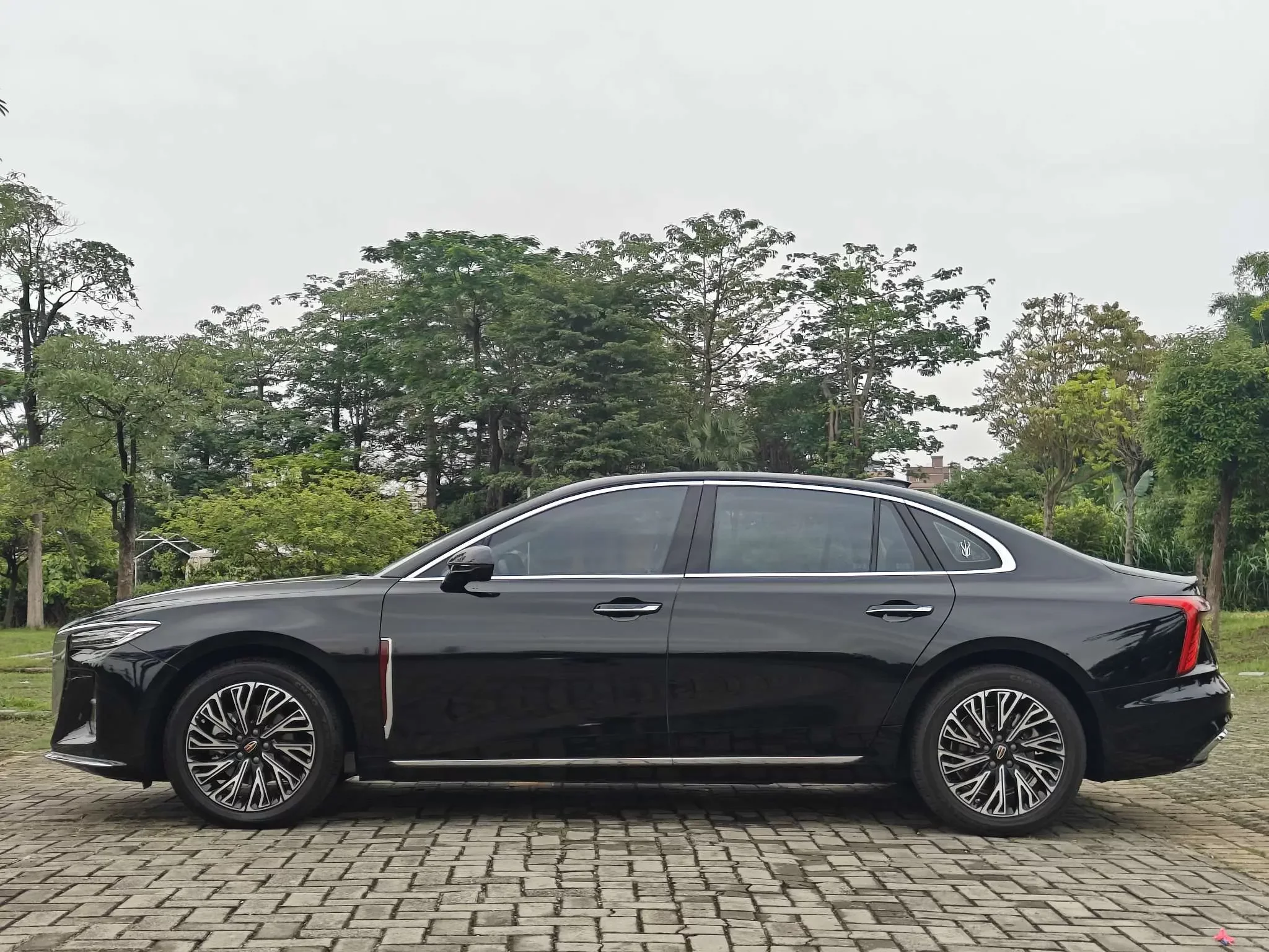 Hongqi H5