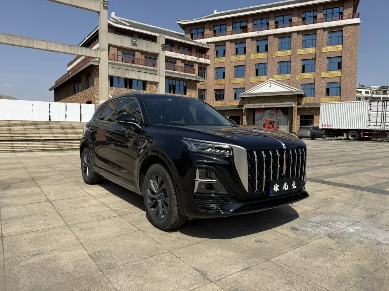 Hongqi HS5