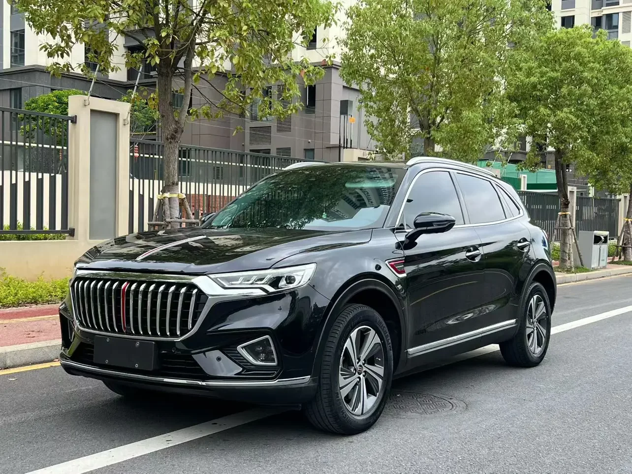 Hongqi HS5