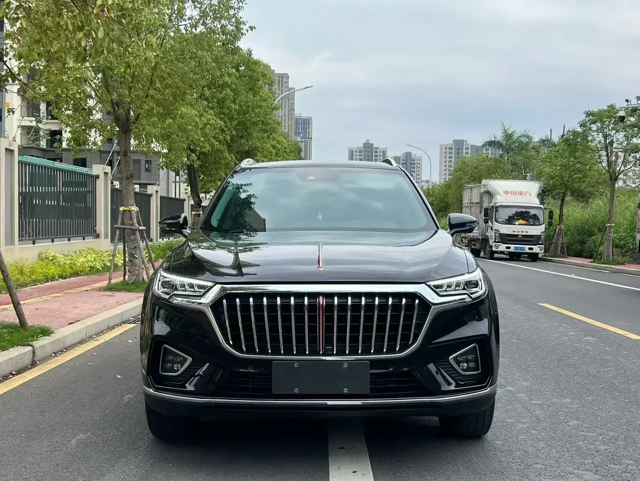 Hongqi HS5