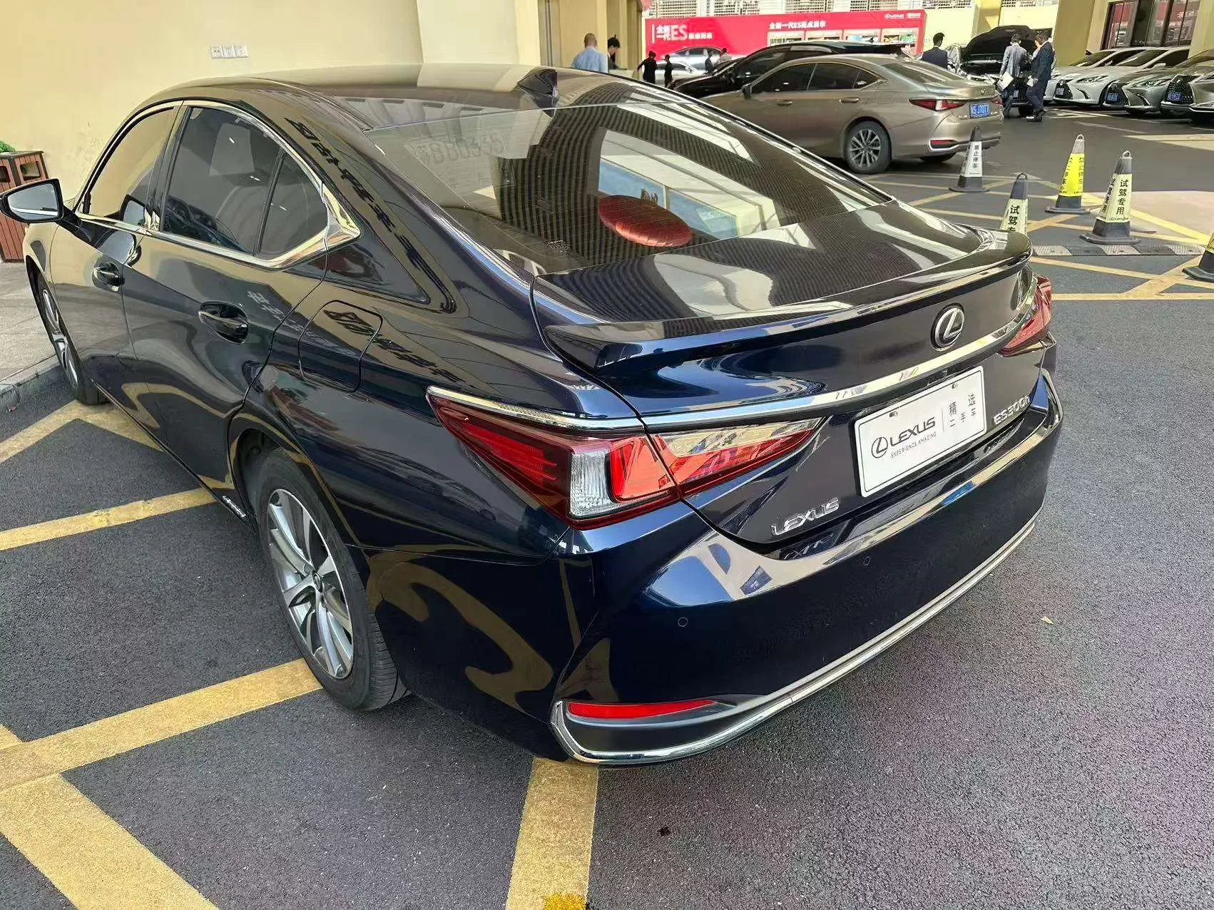 Lexus ES