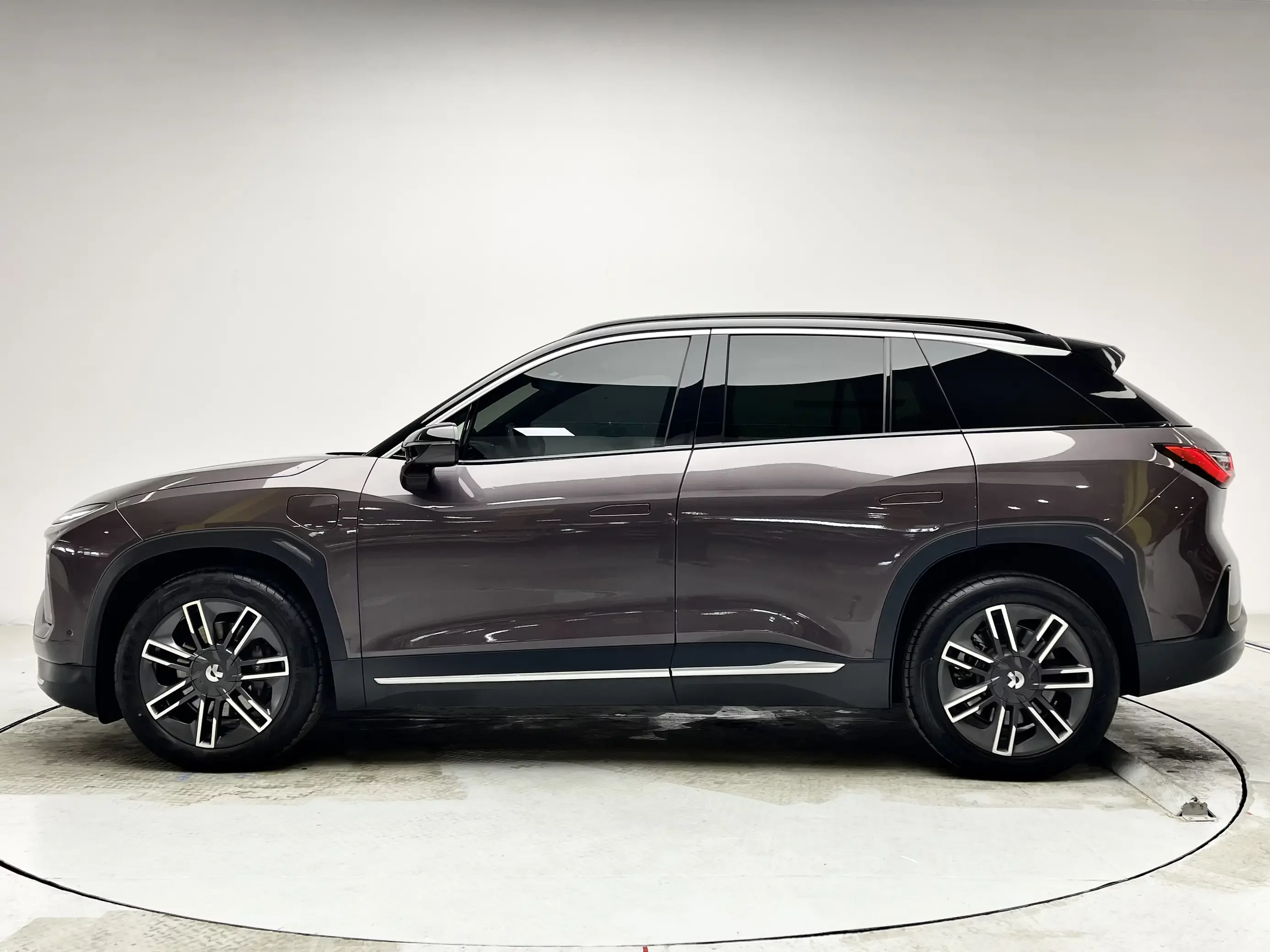 NIO ES6
