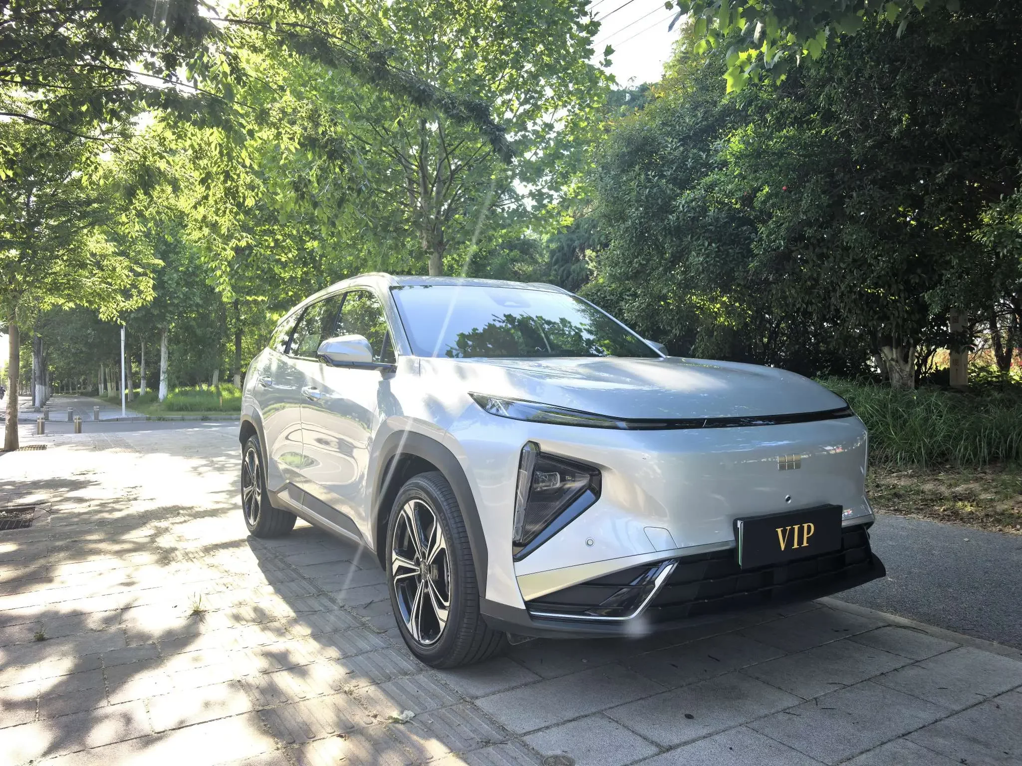 Geely Galaxy L7