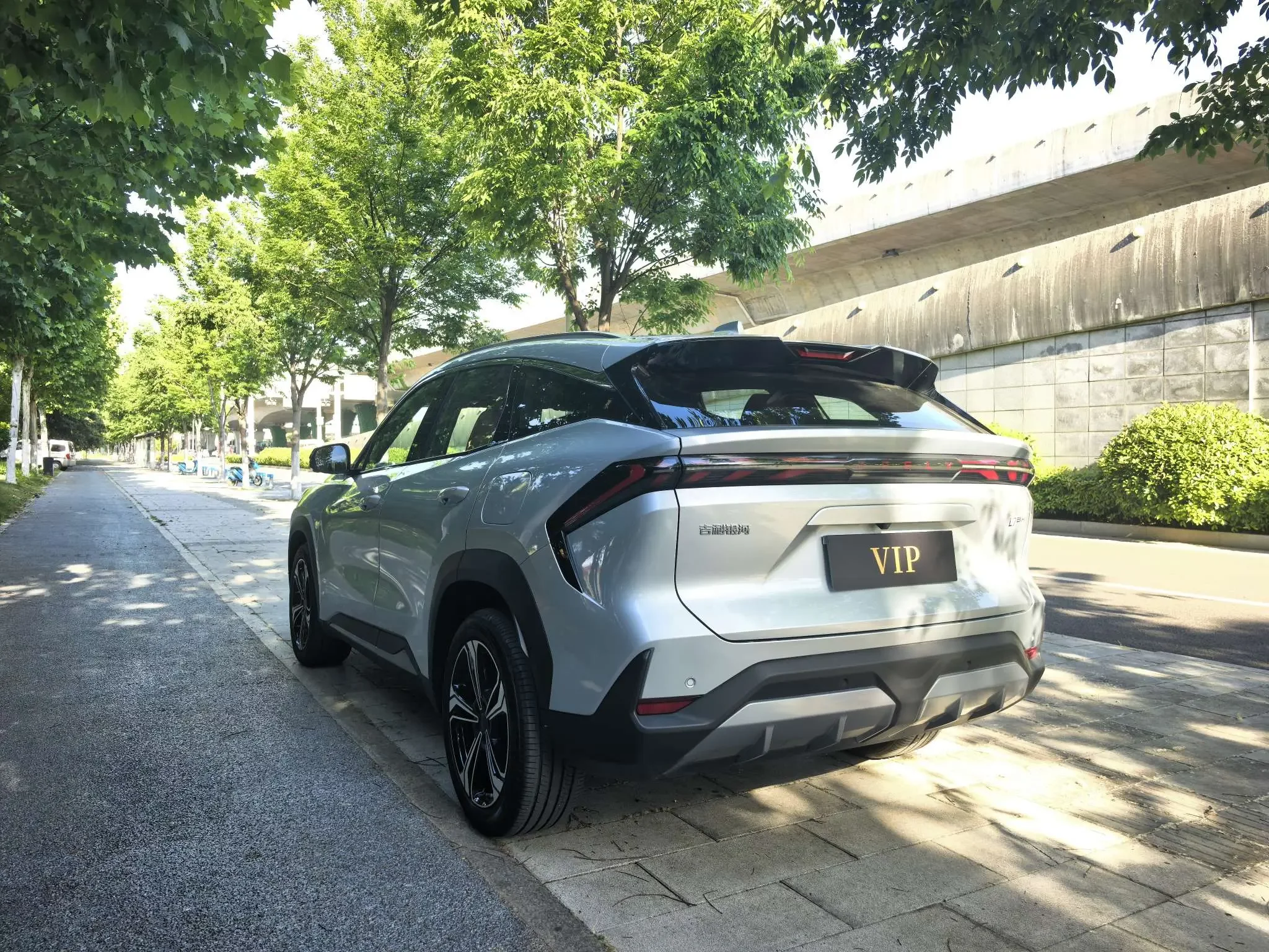 Geely Galaxy L7
