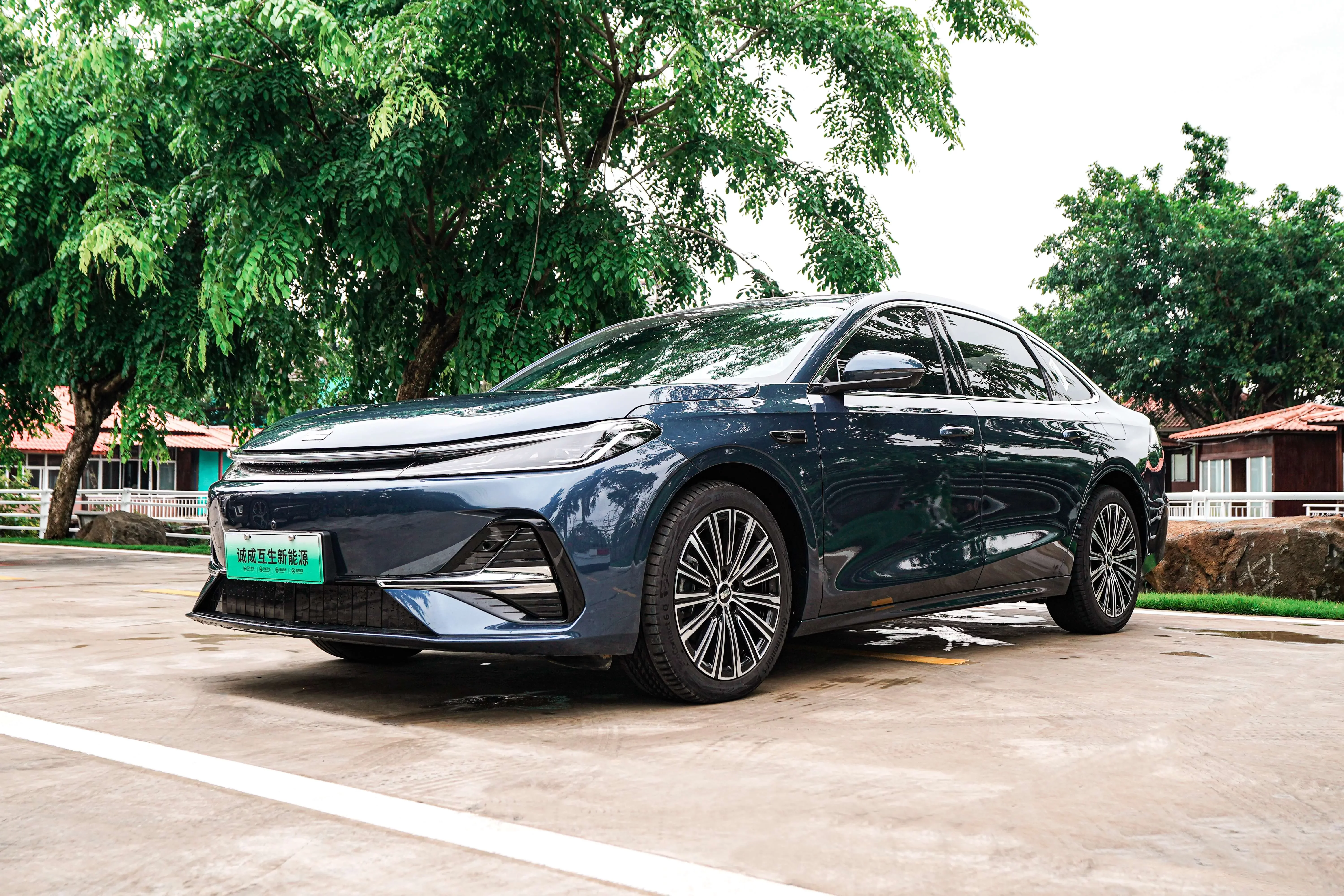 Geely Galaxy A7 EM