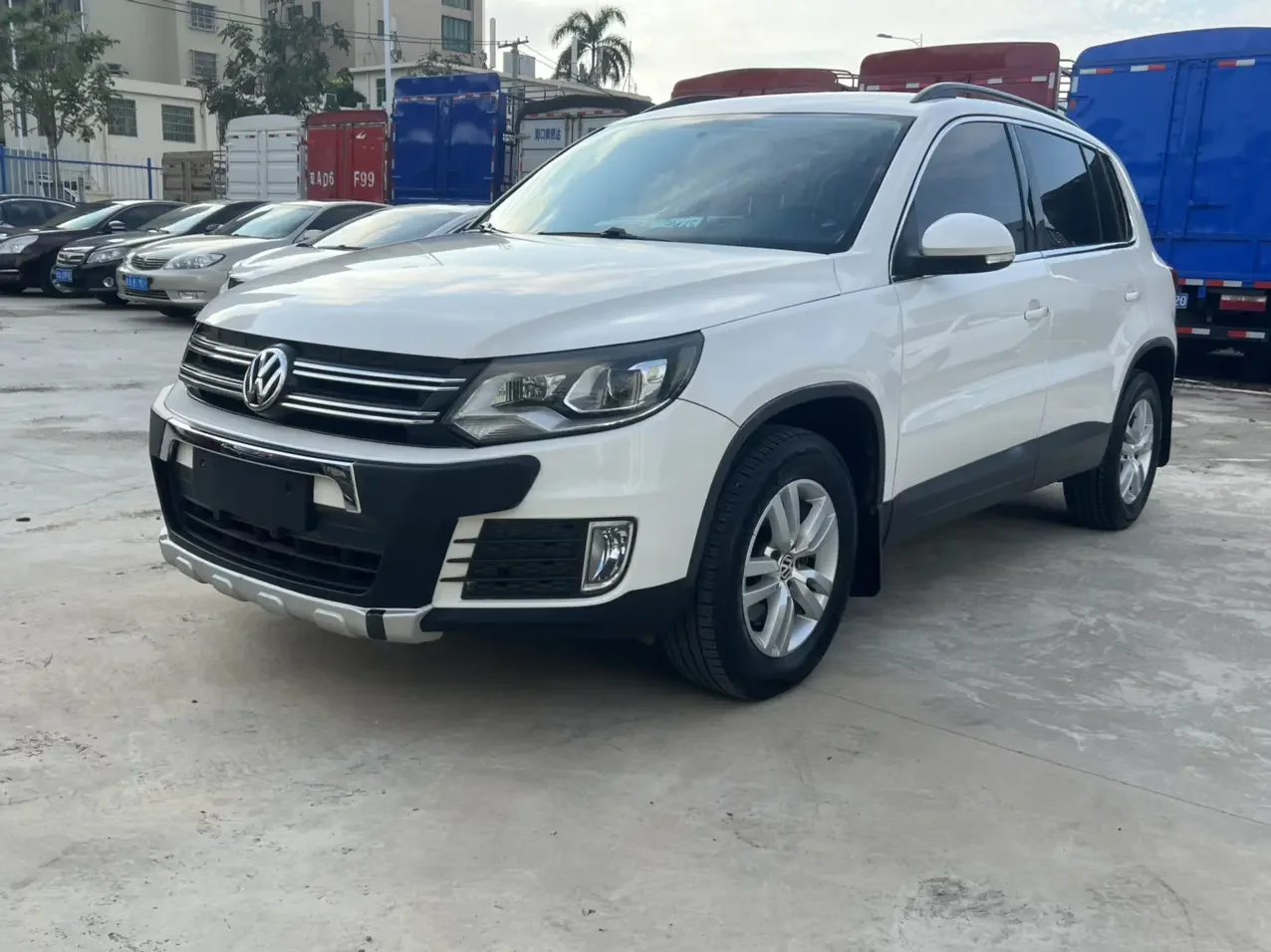 Volkswagen Tiguan (Tharu)