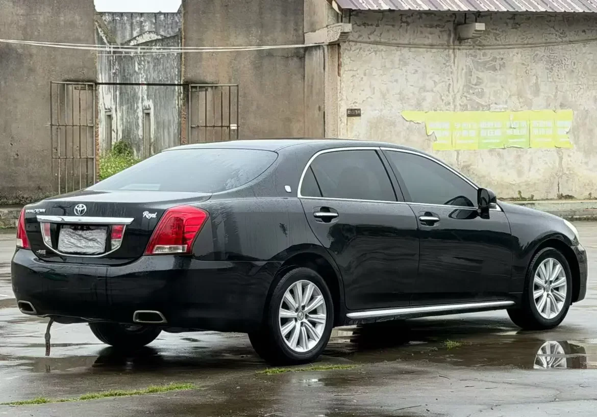 Toyota crown