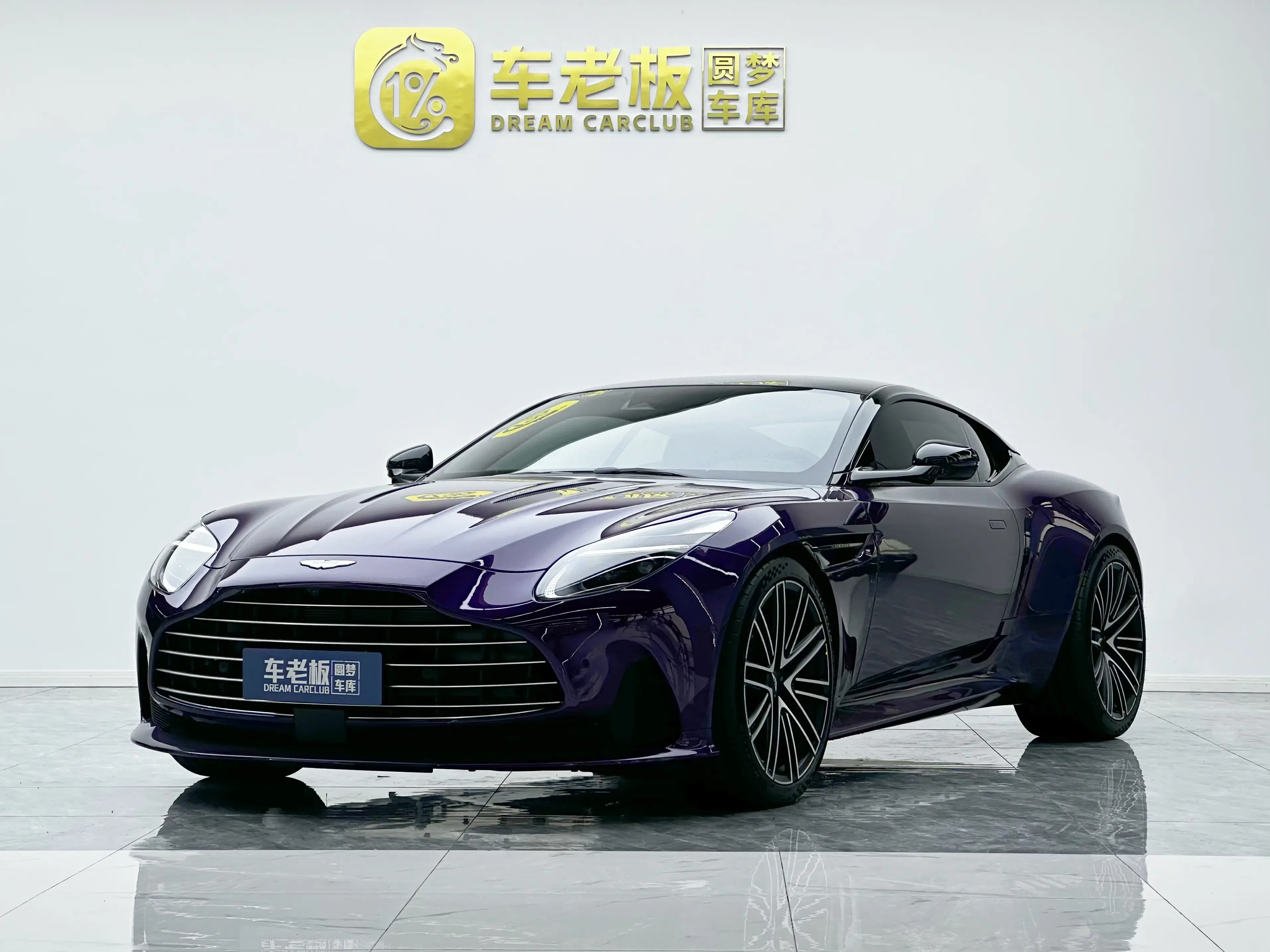 Aston Martin DB12