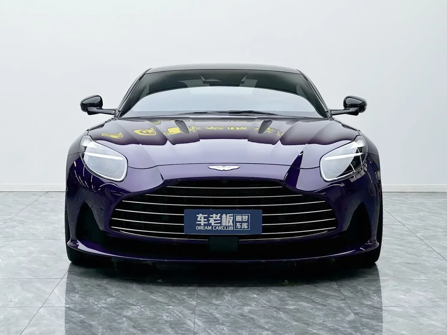 Aston Martin DB12