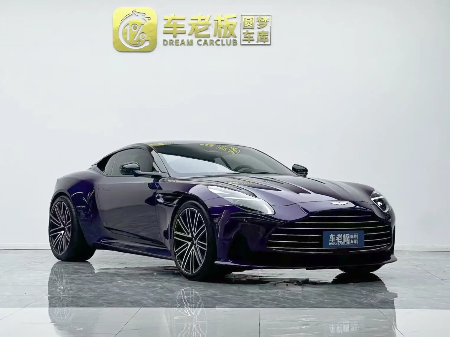 Aston Martin DB12