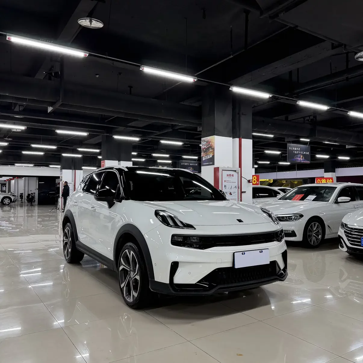 Lynk & Co 06