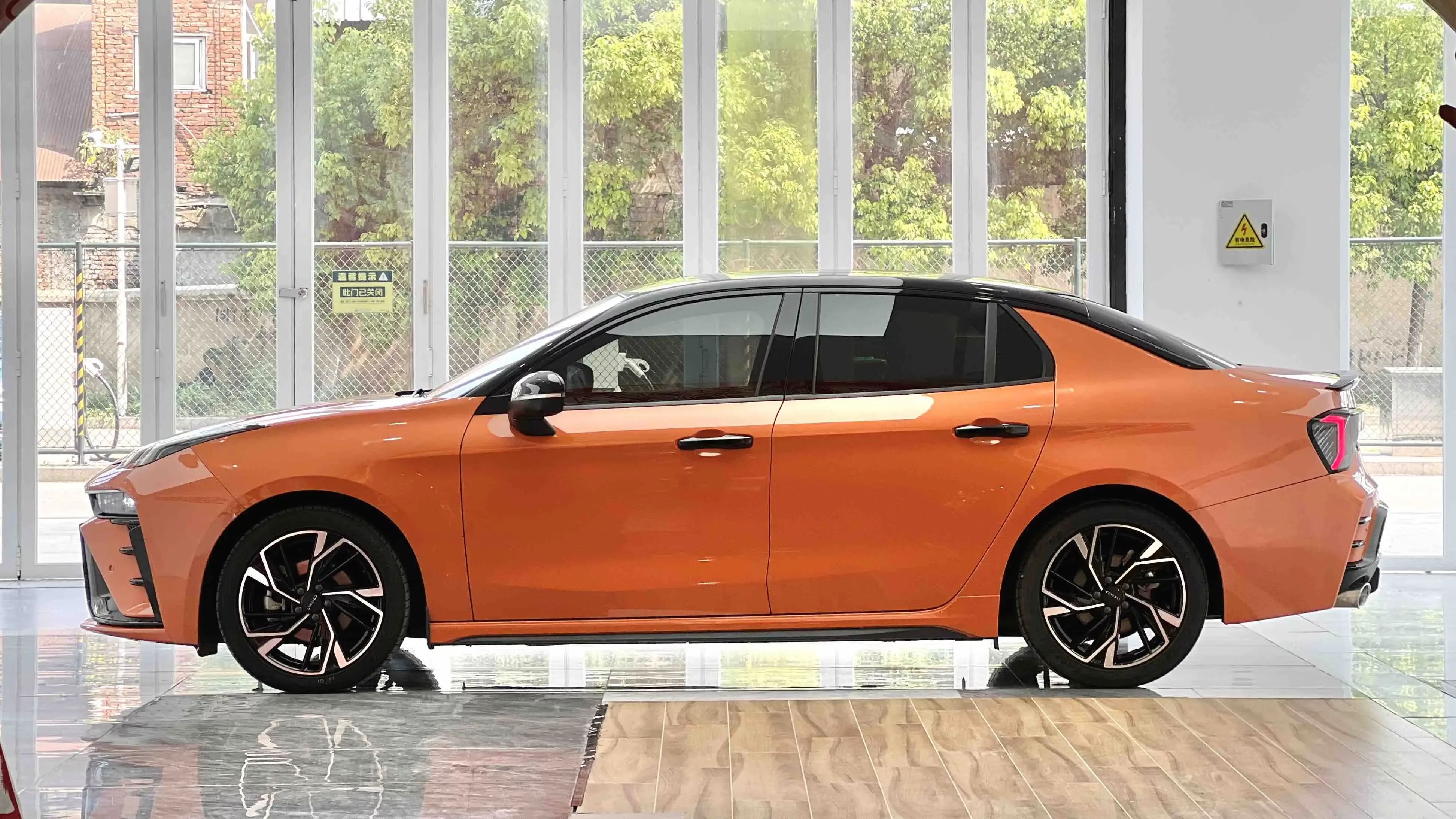 Lynk & Co 03