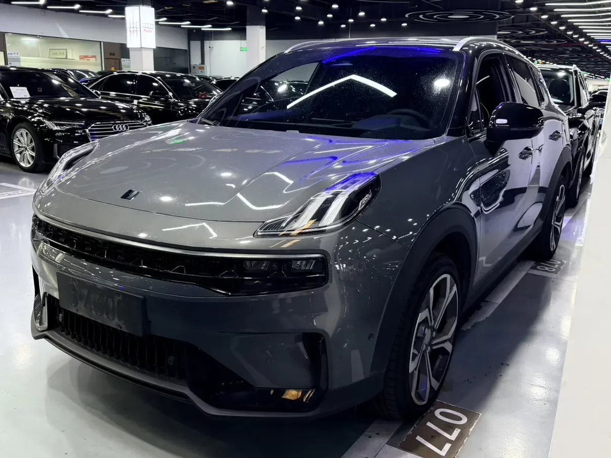 Lynk & Co 06