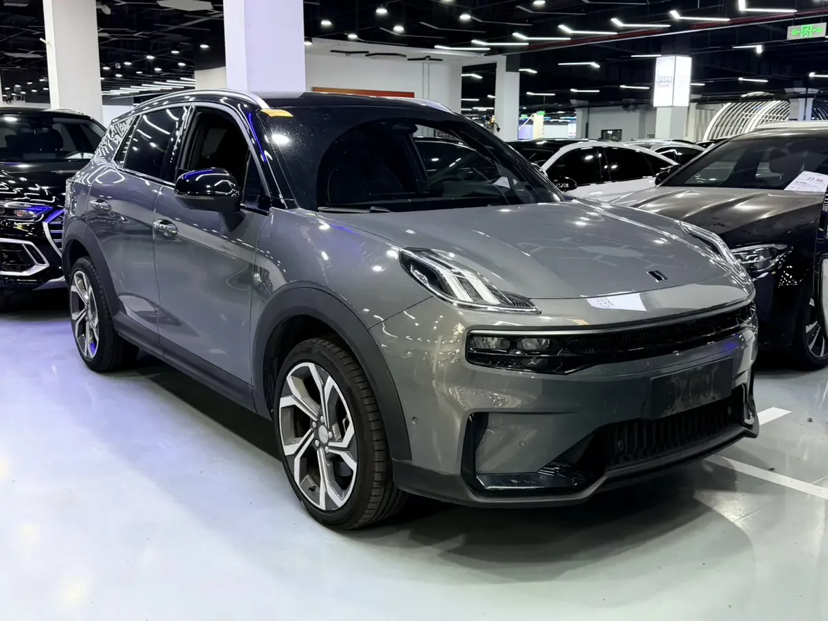 Lynk & Co 06
