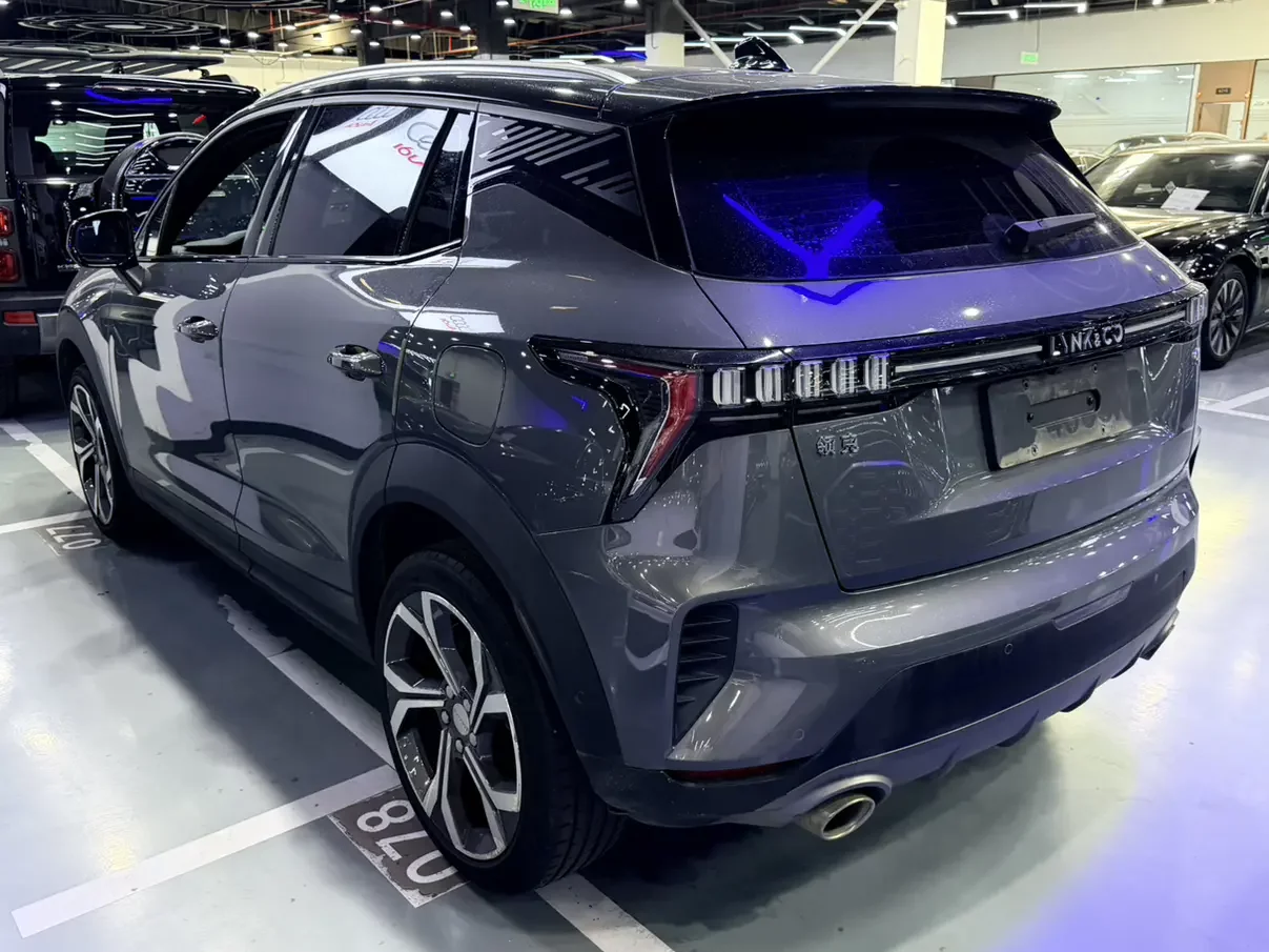 Lynk & Co 06