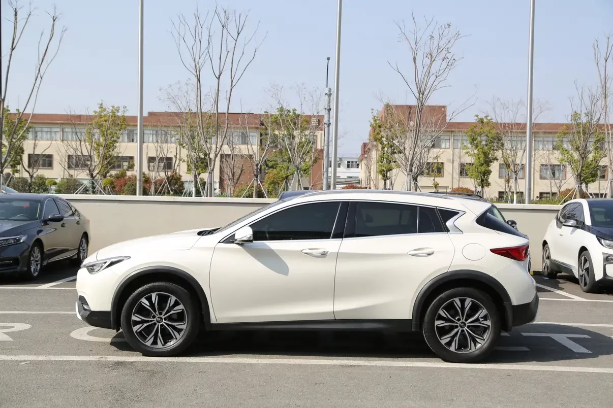 Infiniti QX30