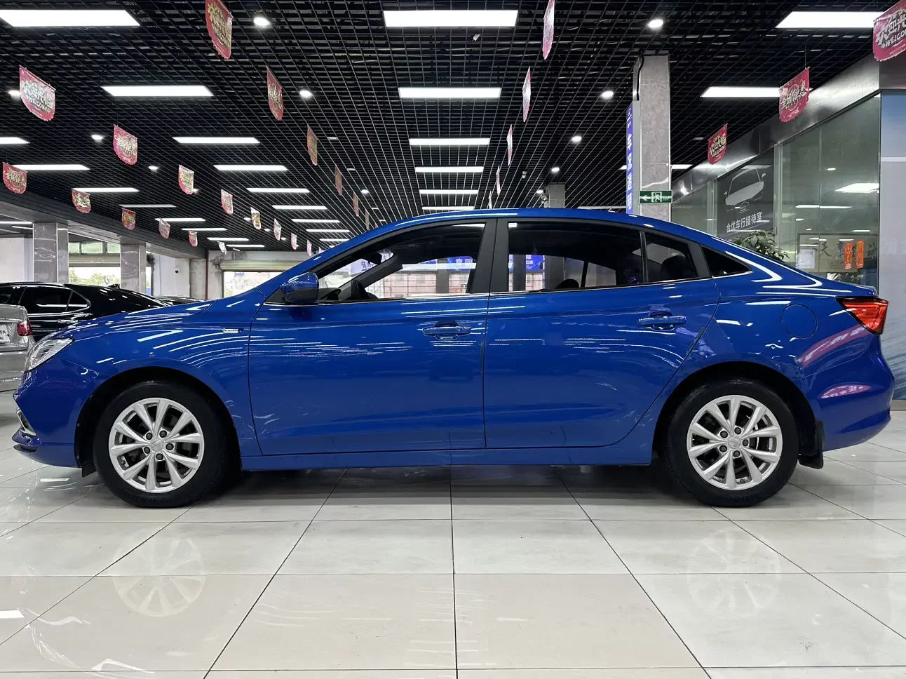 Roewe i5