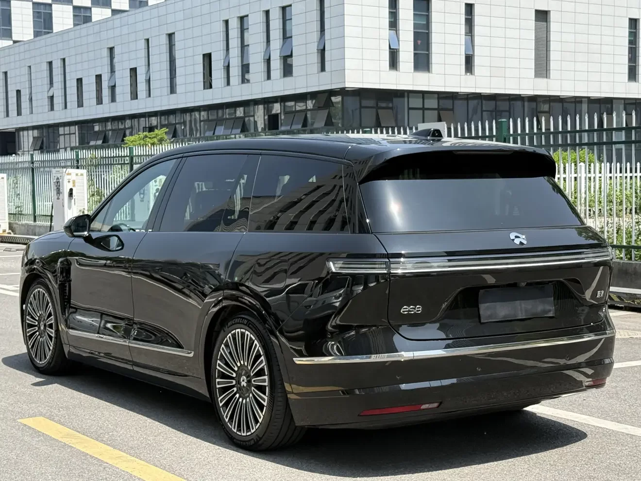 NIO ES8