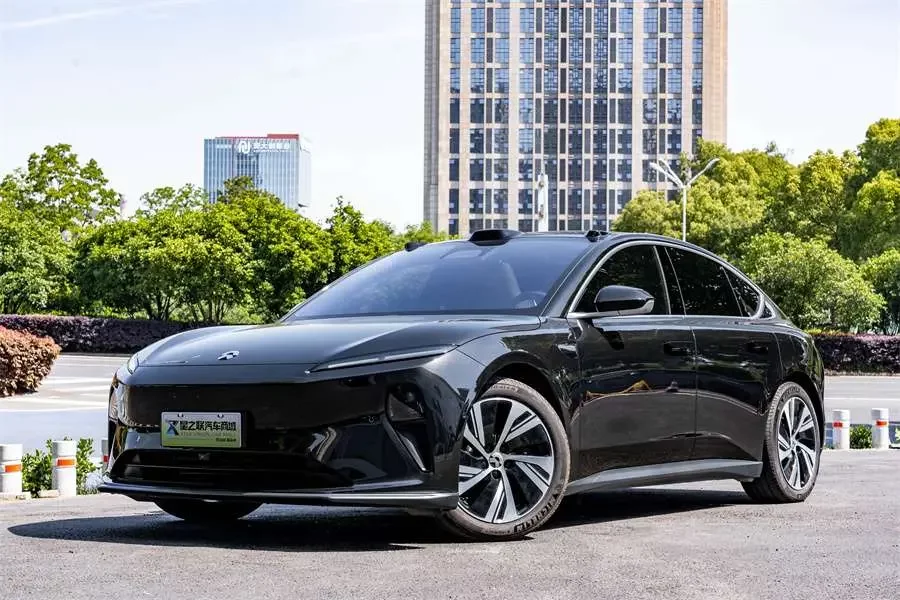 NIO ET5  из Китая