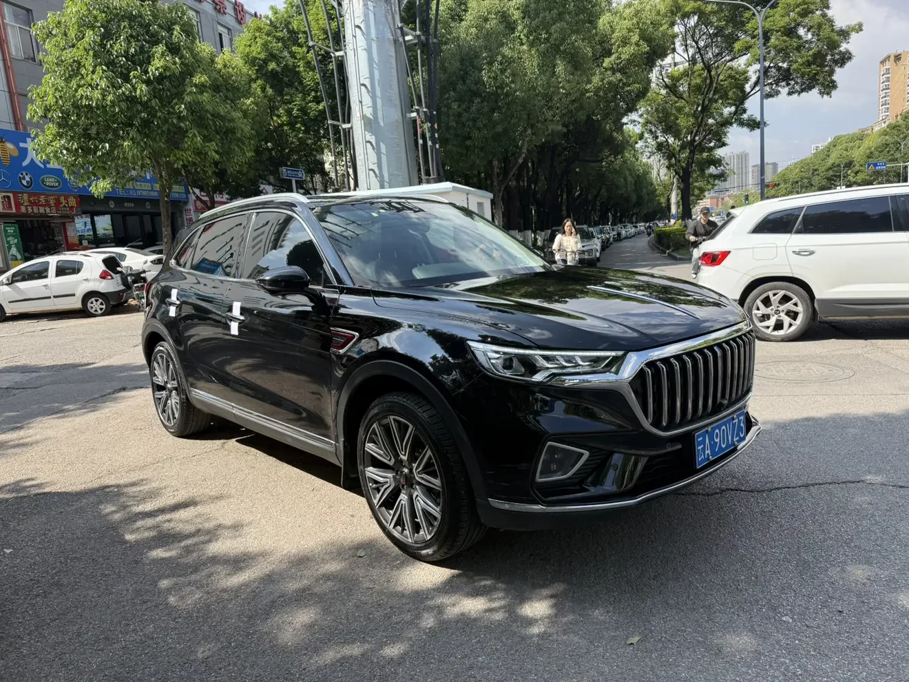 Hongqi HS5