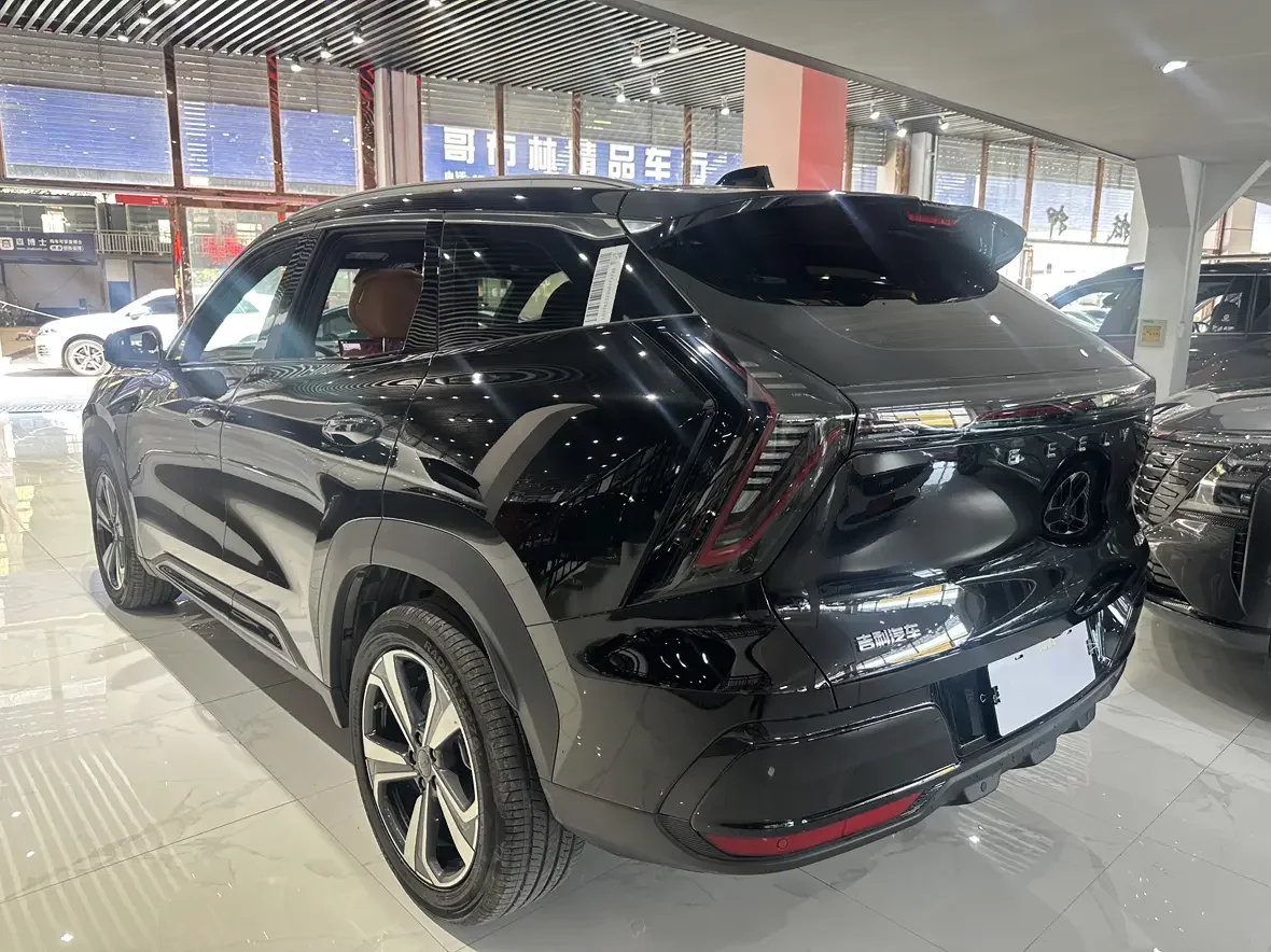 Geely Atlas L