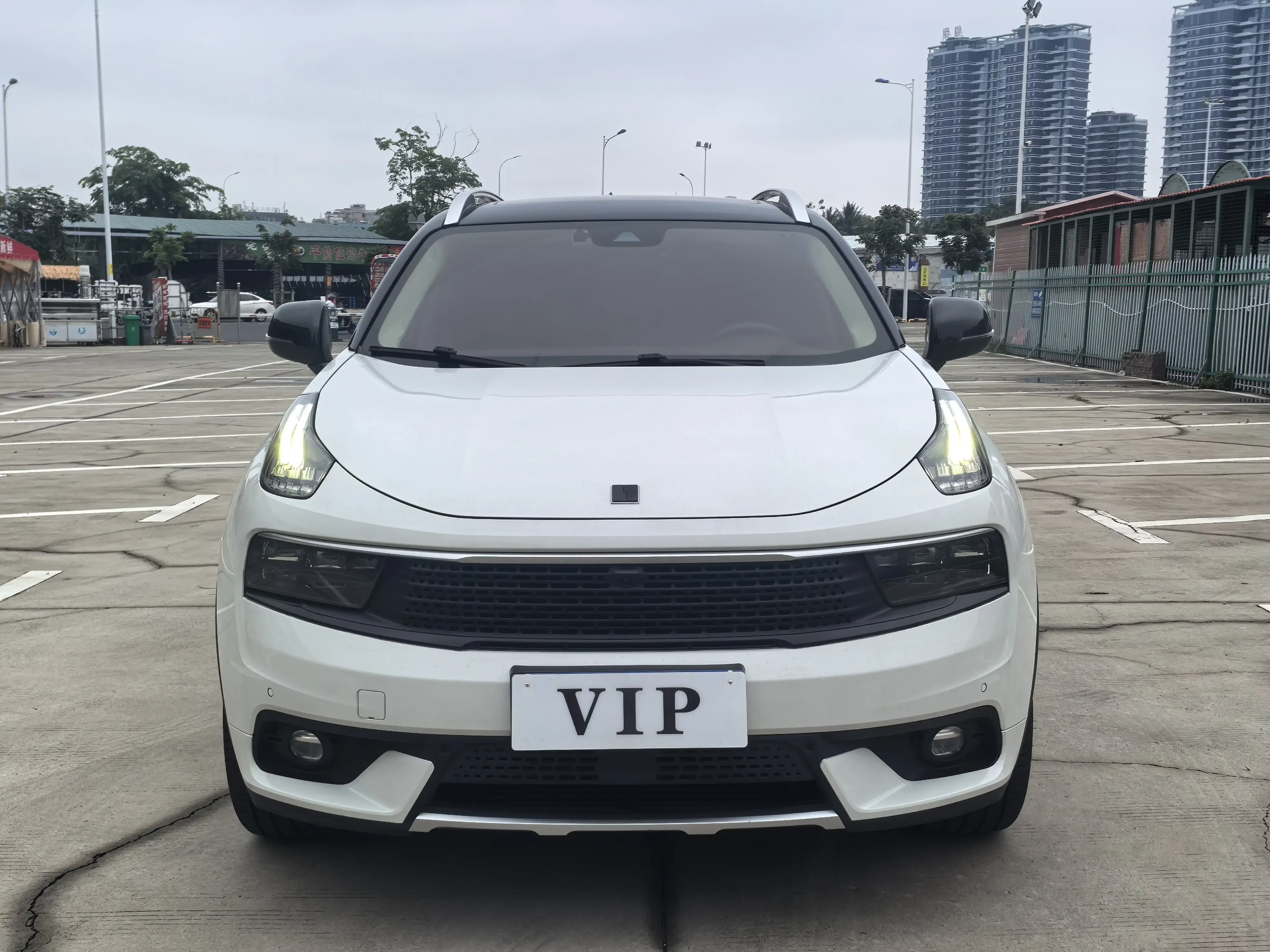 Lynk & Co 01