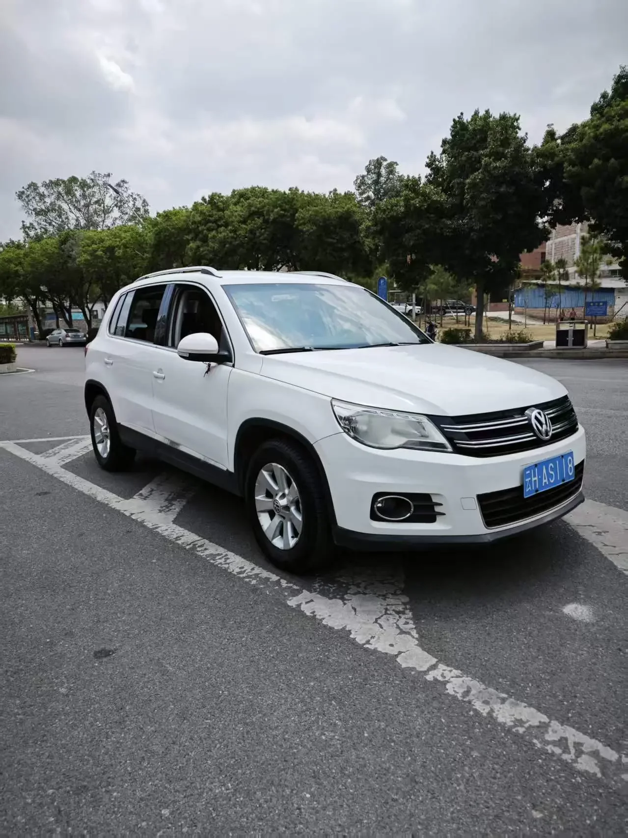 Volkswagen Tiguan (Tharu)