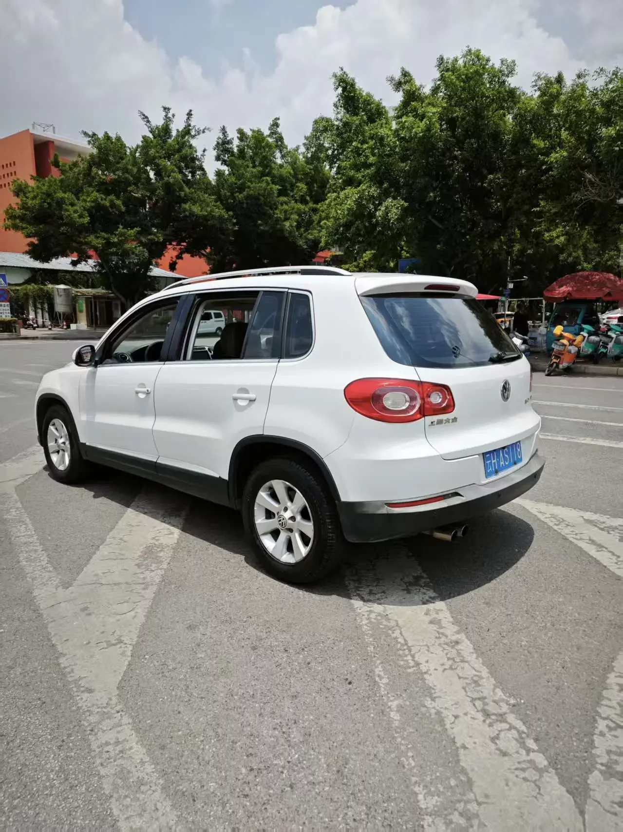 Volkswagen Tiguan (Tharu)