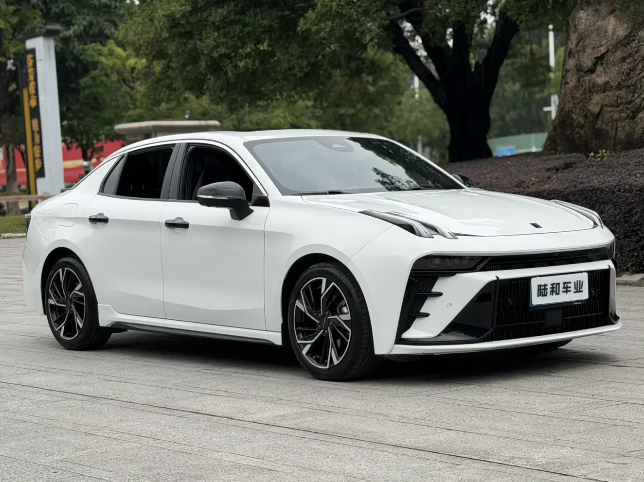 Lynk & Co 03