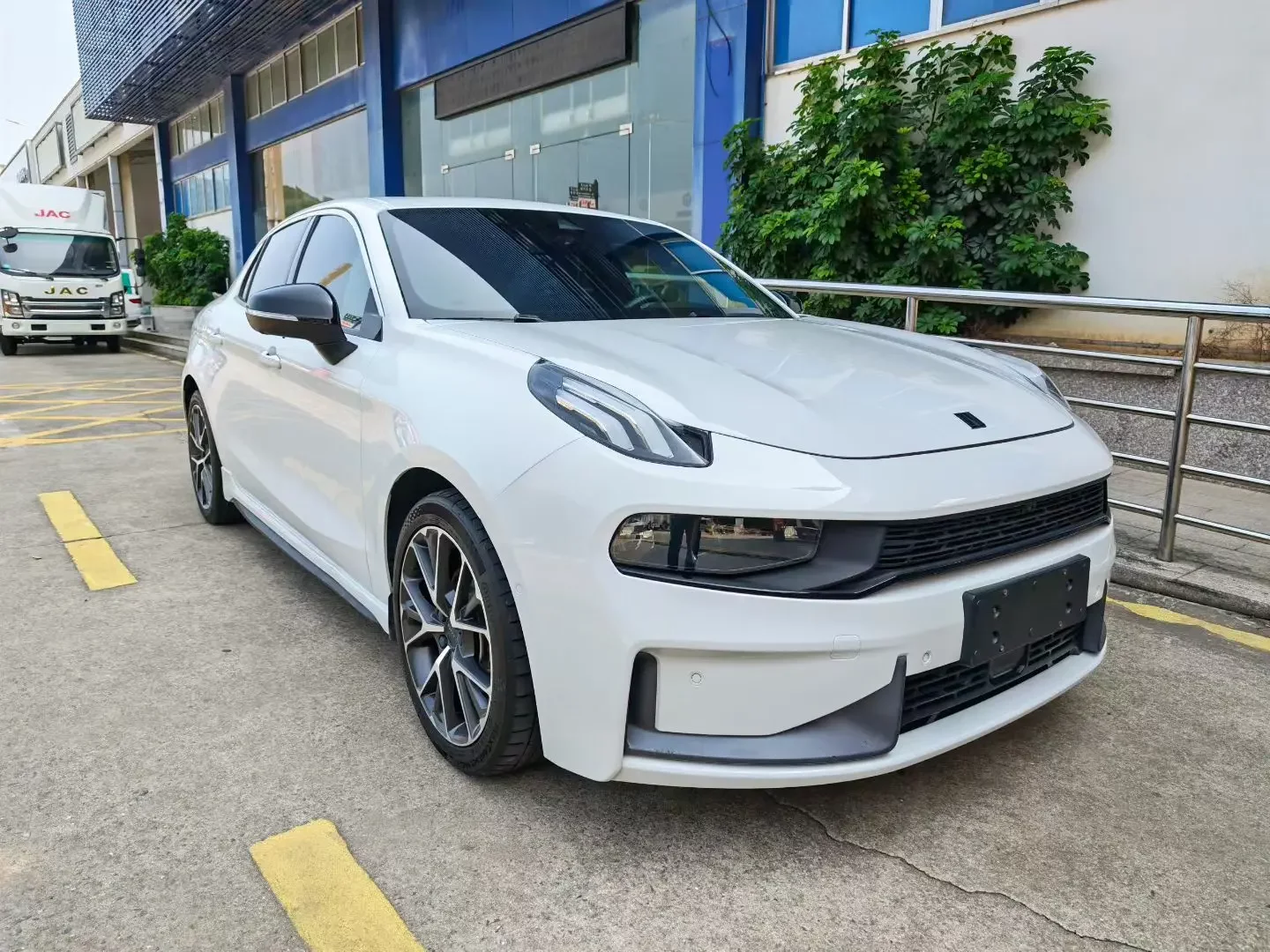 Lynk & Co 03