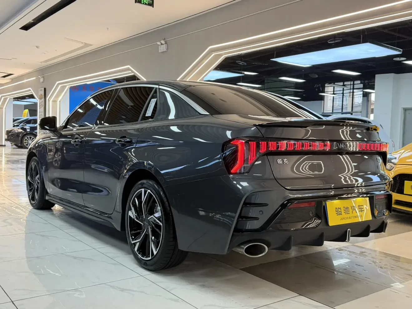 Lynk & Co 03
