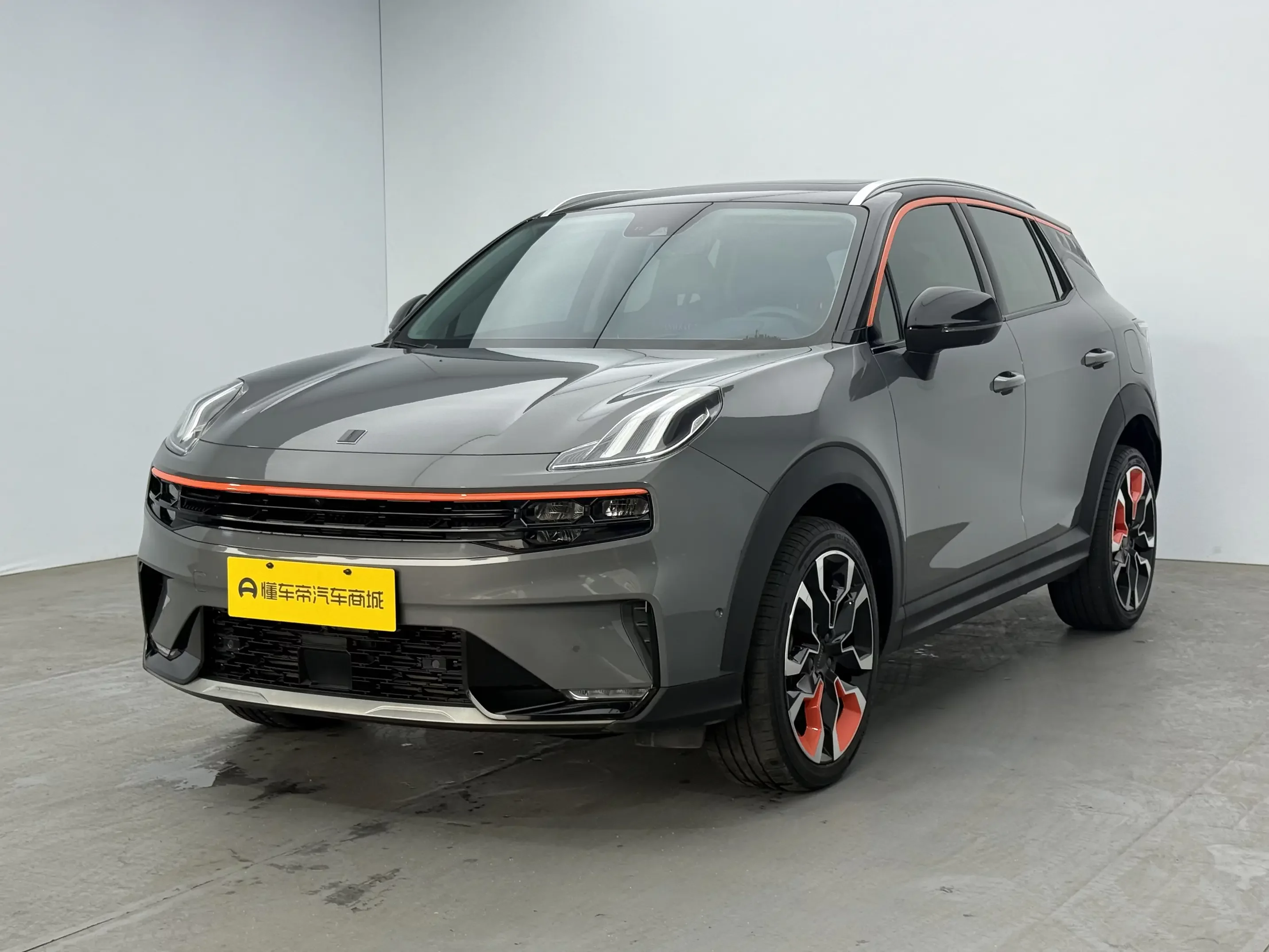 Lynk & Co 06