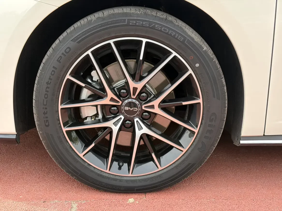 BYD Seal 07DM