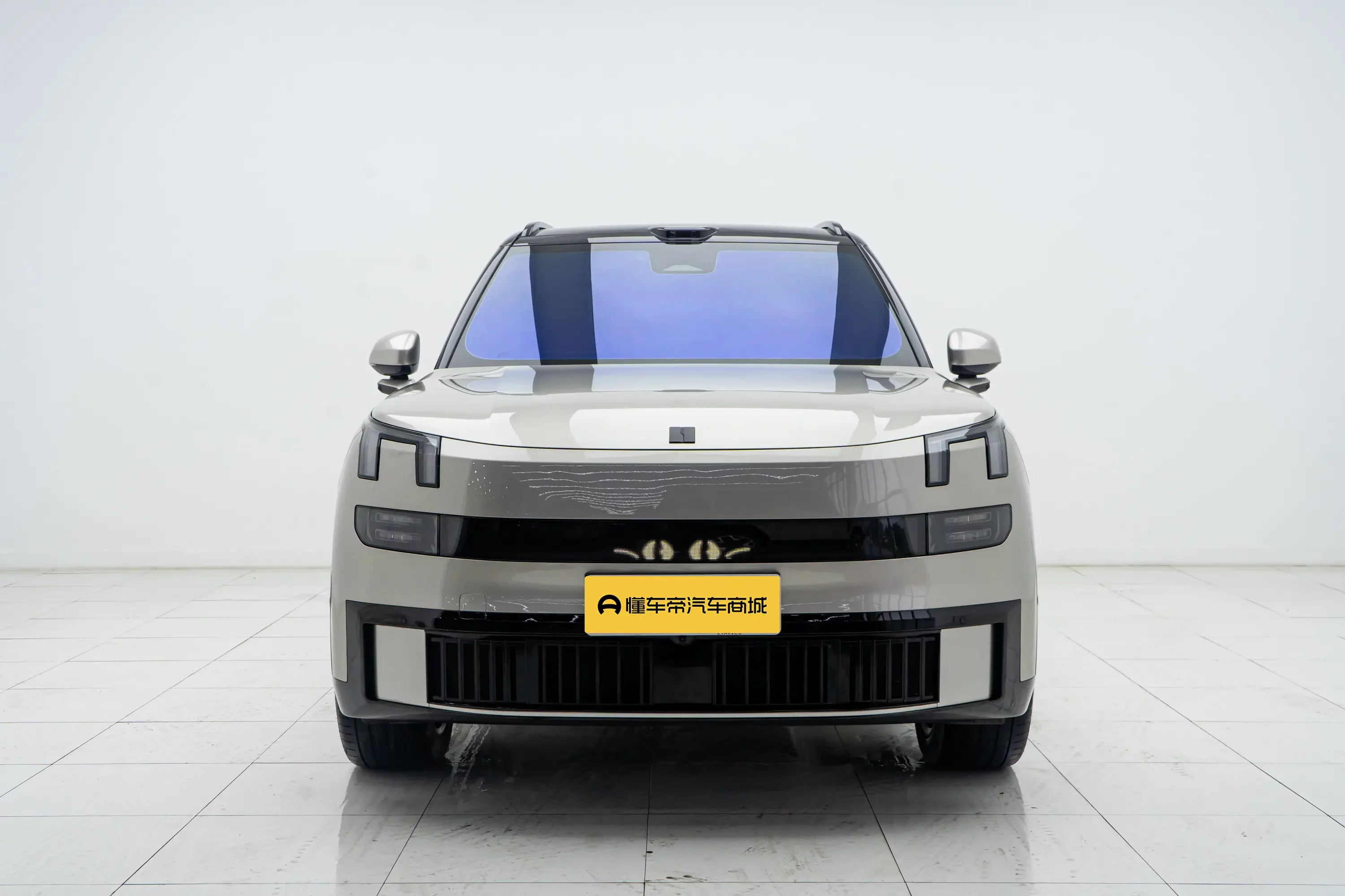 Lynk & Co 900