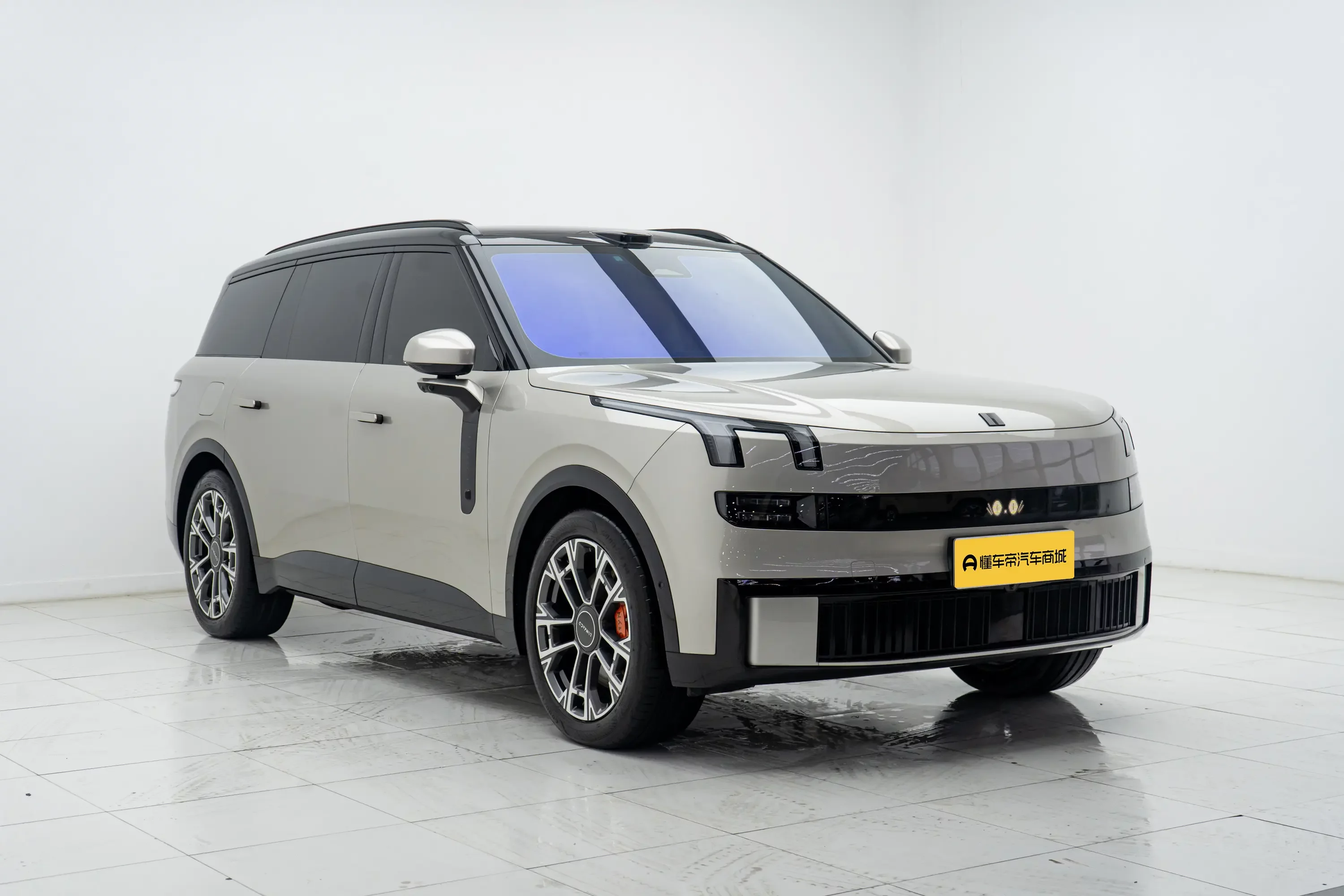 Lynk & Co 900