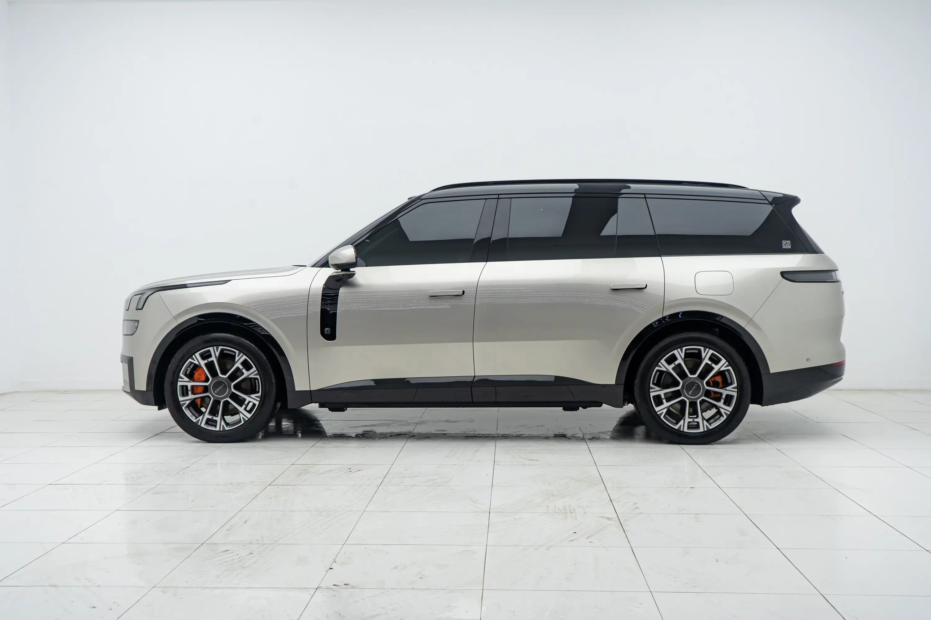 Lynk & Co 900