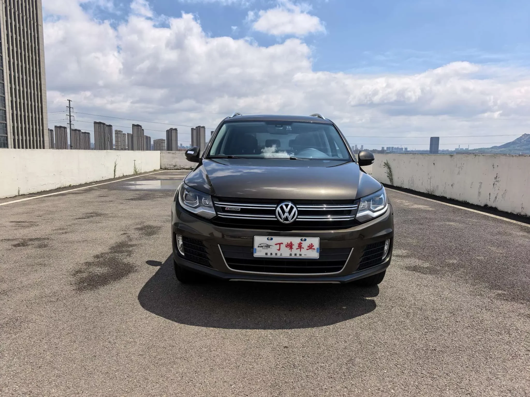 Volkswagen Tiguan (Tharu)