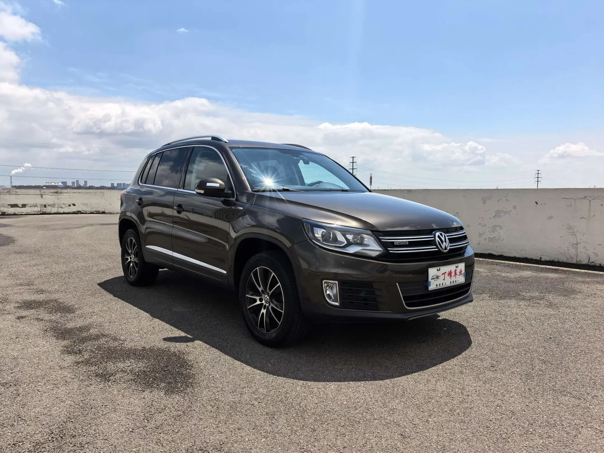 Volkswagen Tiguan (Tharu)