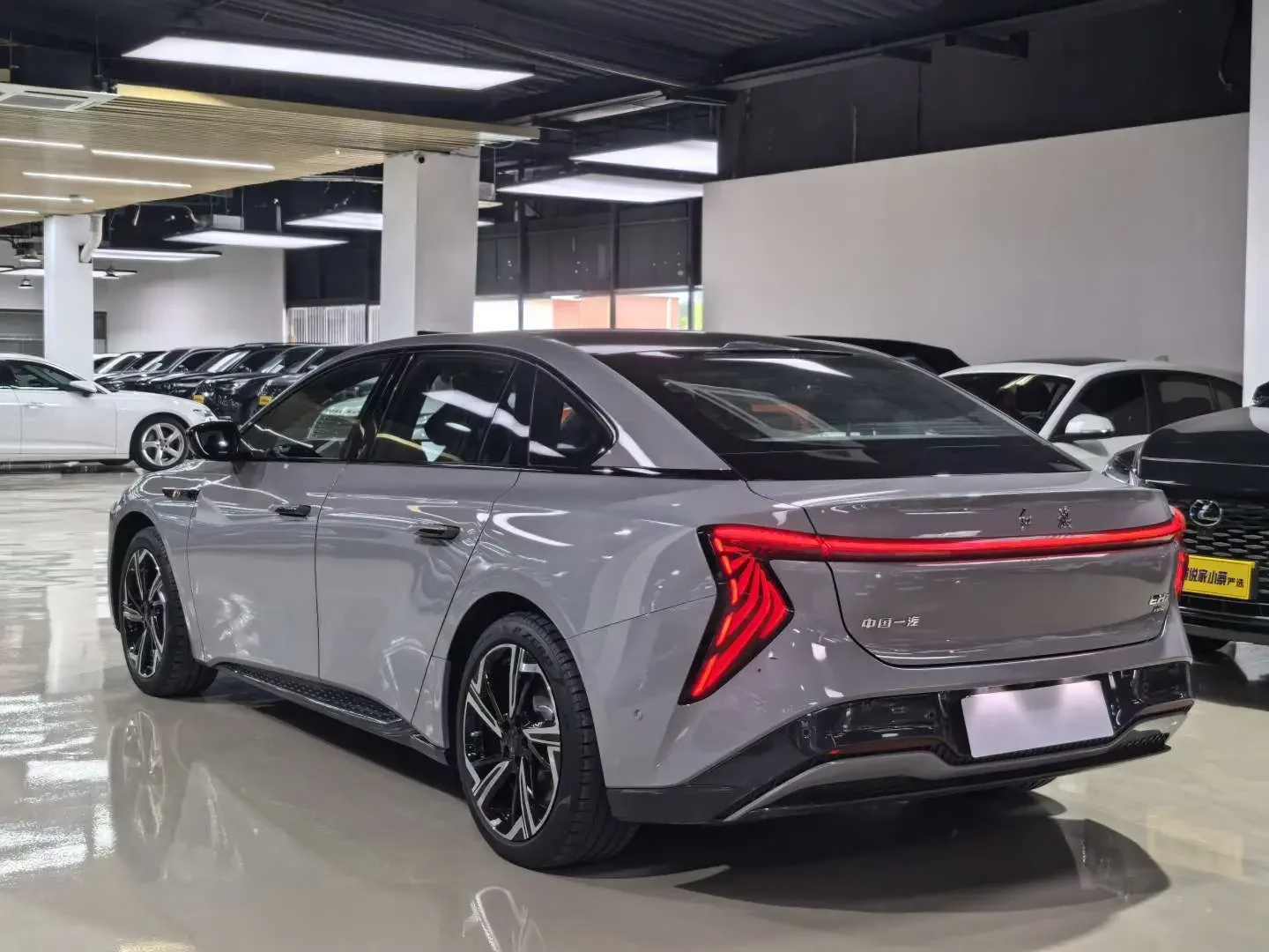 Hongqi EH7