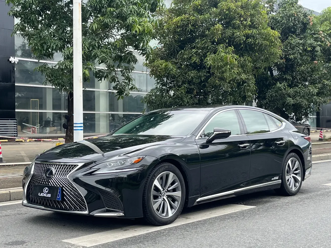 Lexus LS
