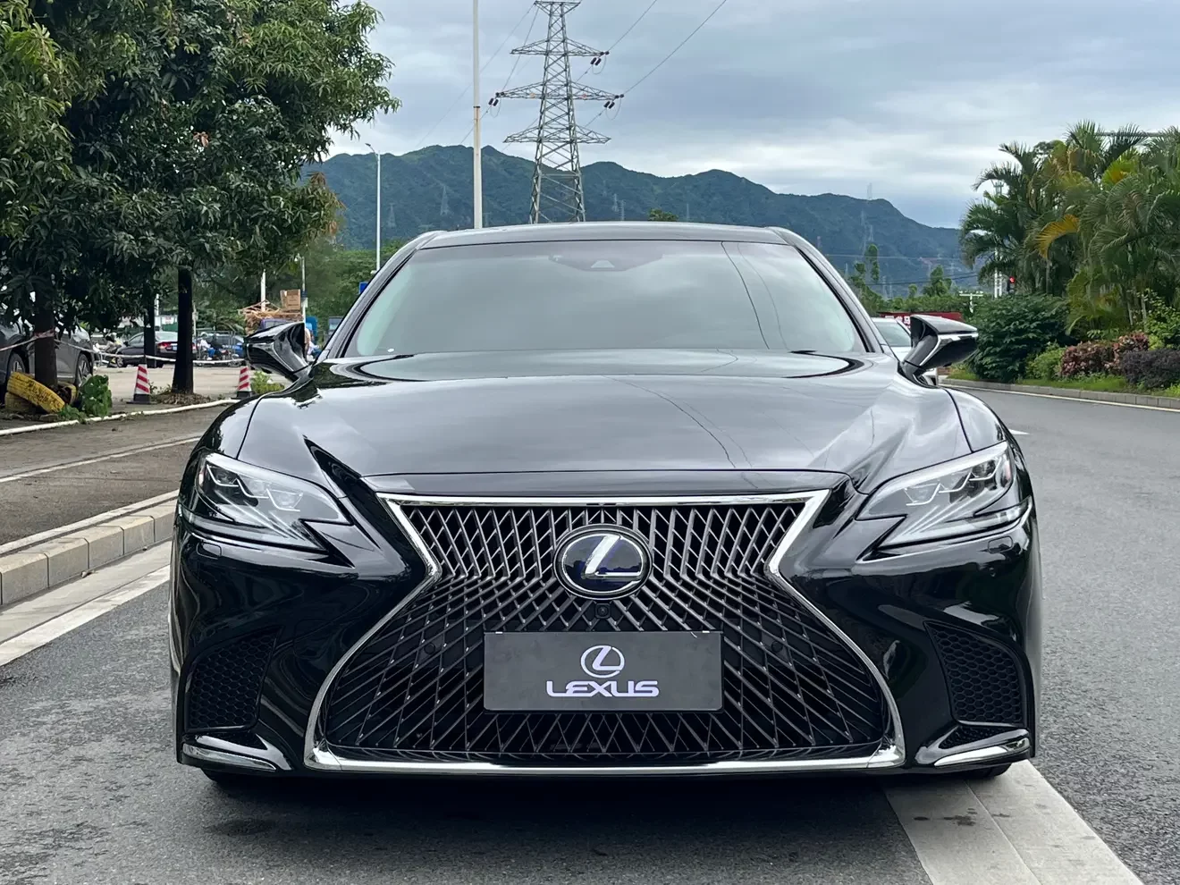 Lexus LS