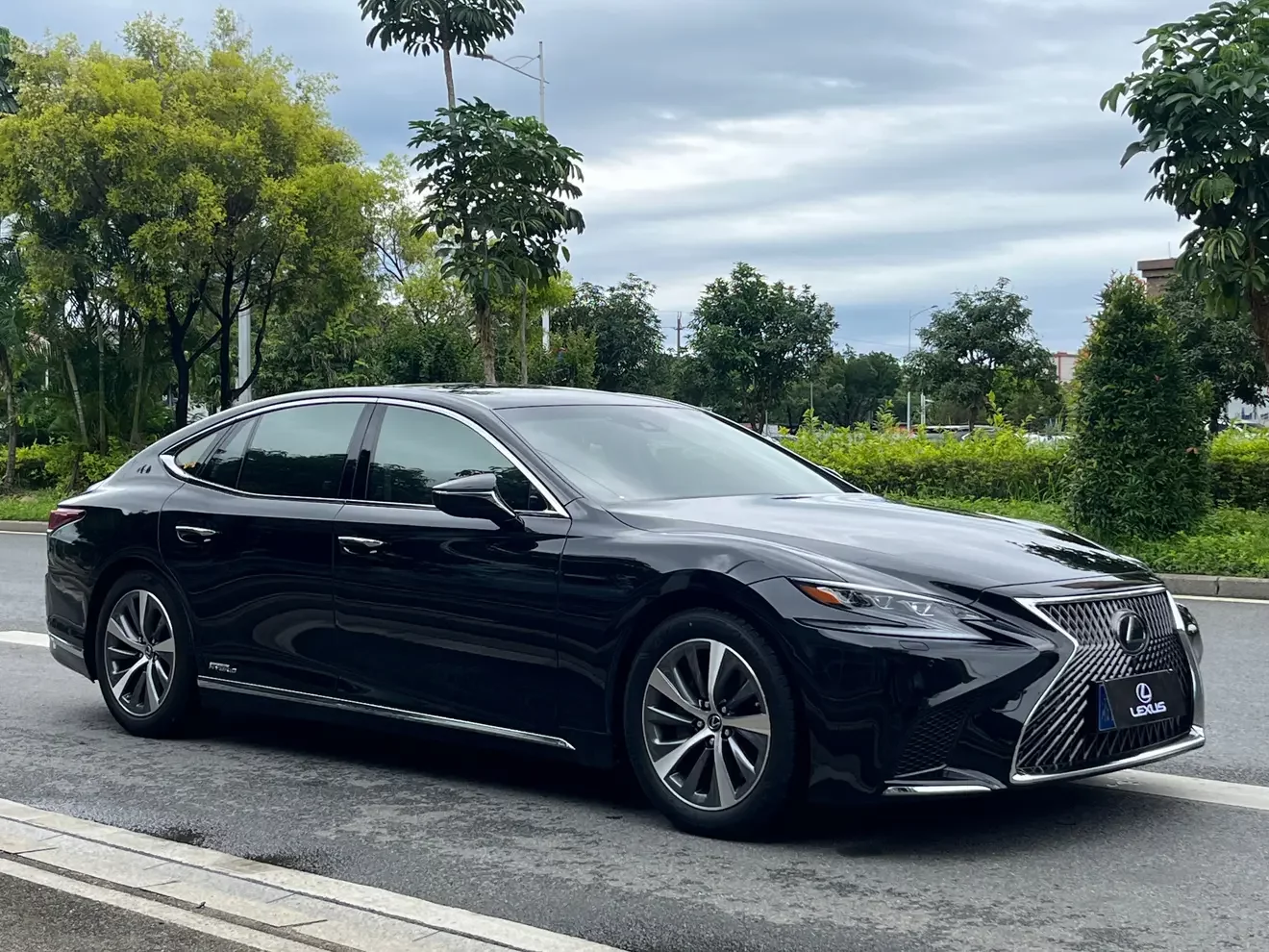 Lexus LS