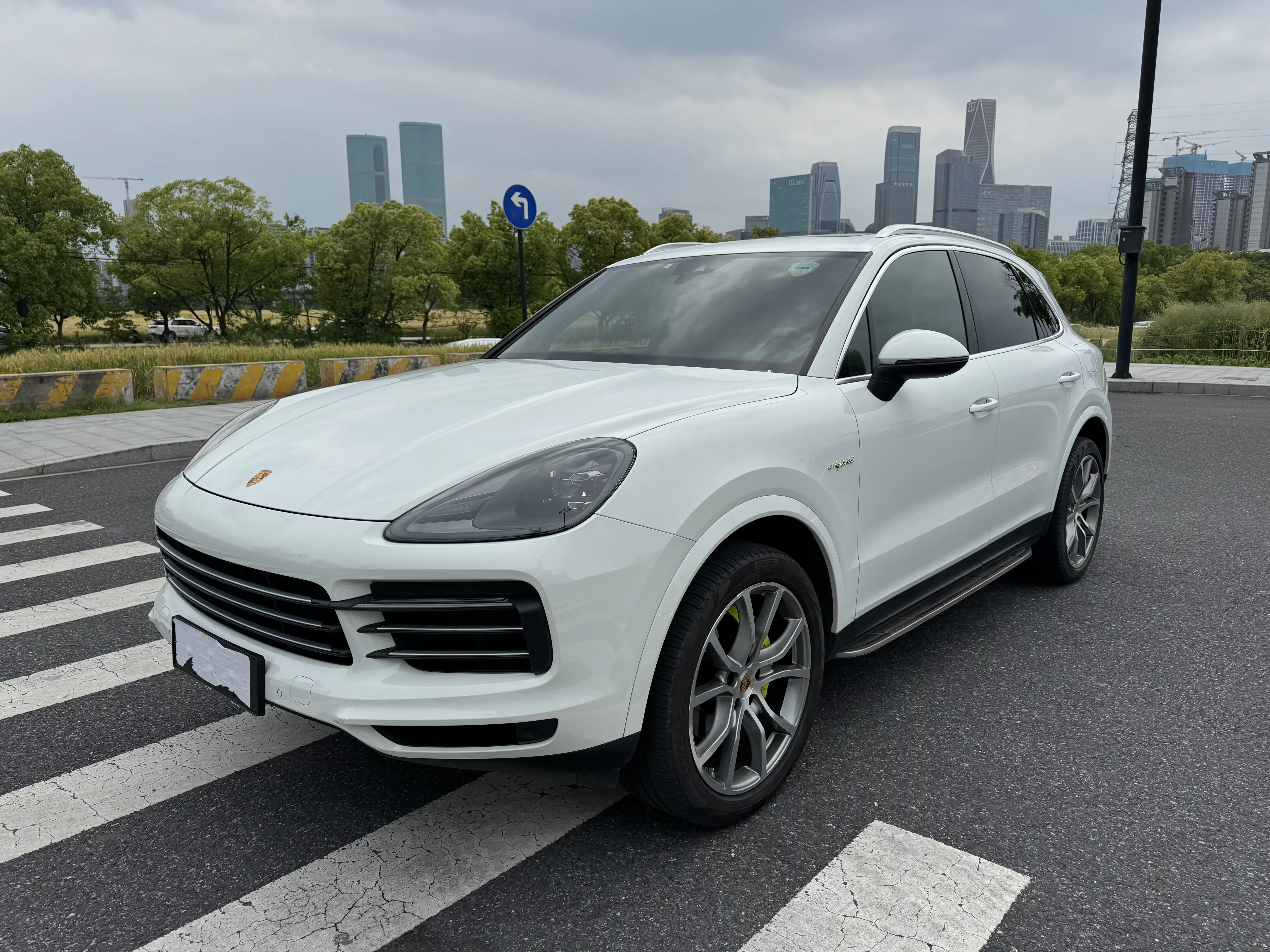 PORSCHE CAYENNE E-HYBRID
