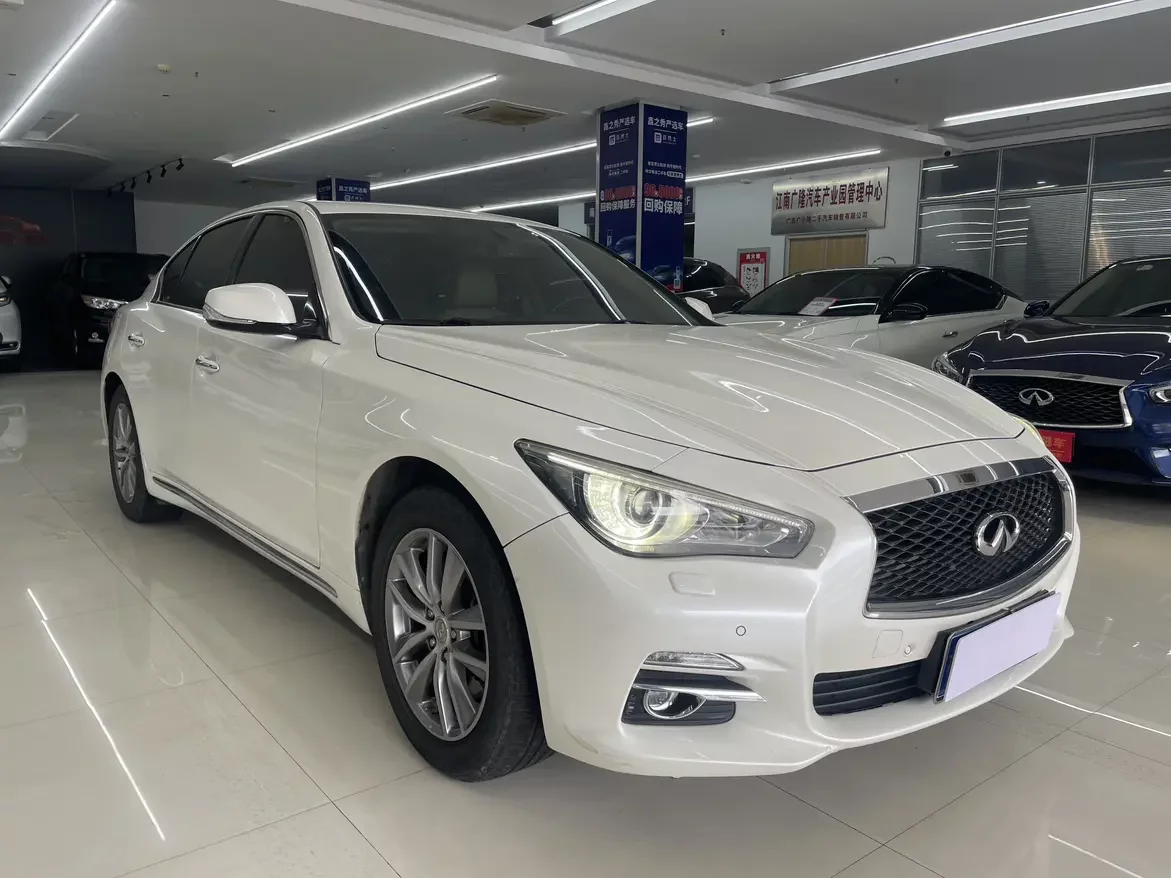 Infiniti Q50L