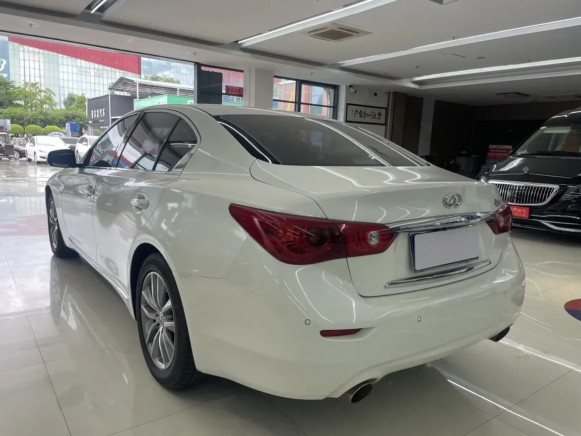 Infiniti Q50L