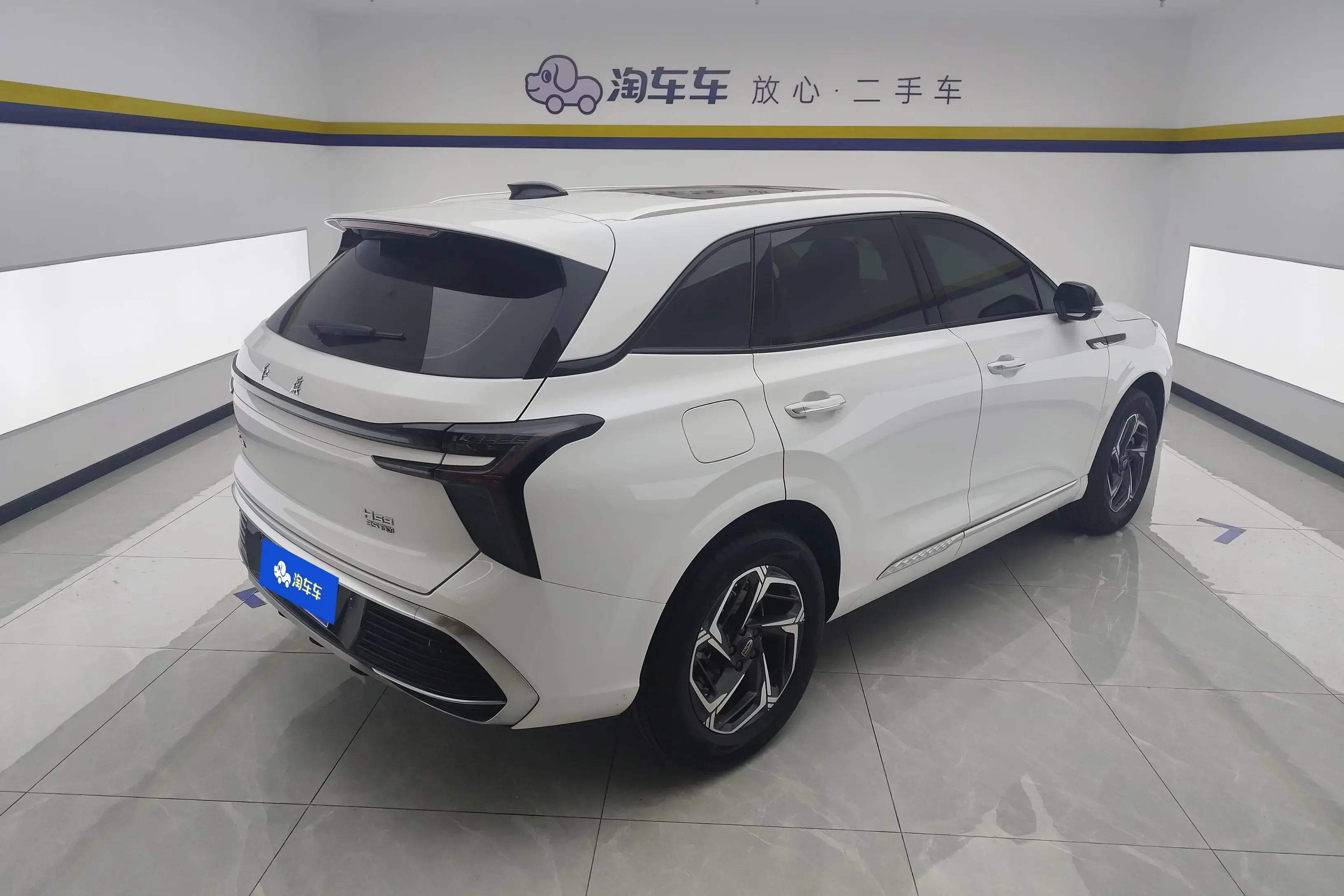Hongqi HS3