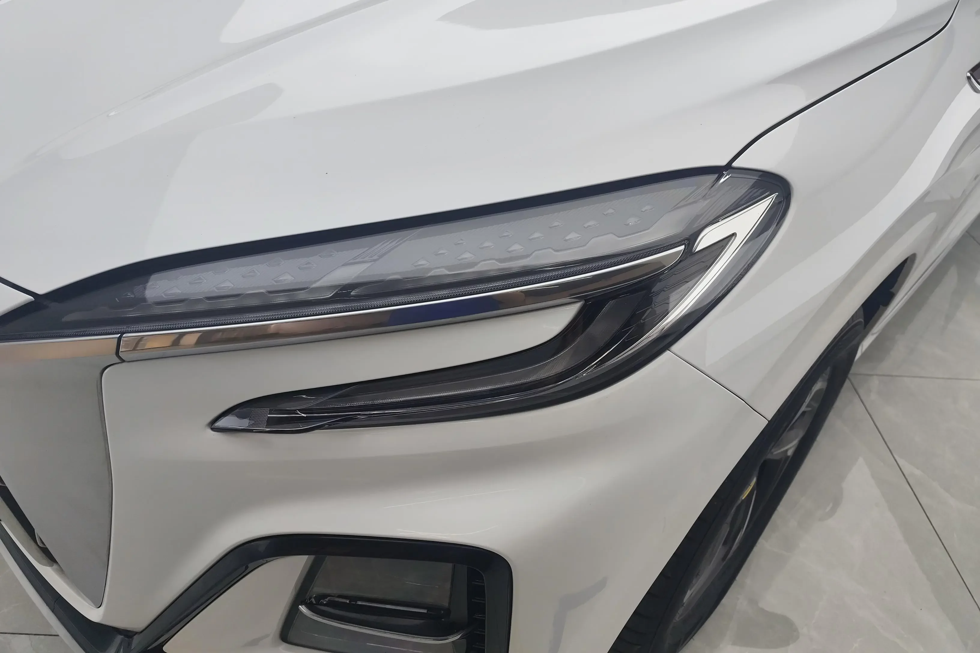 Hongqi HS3