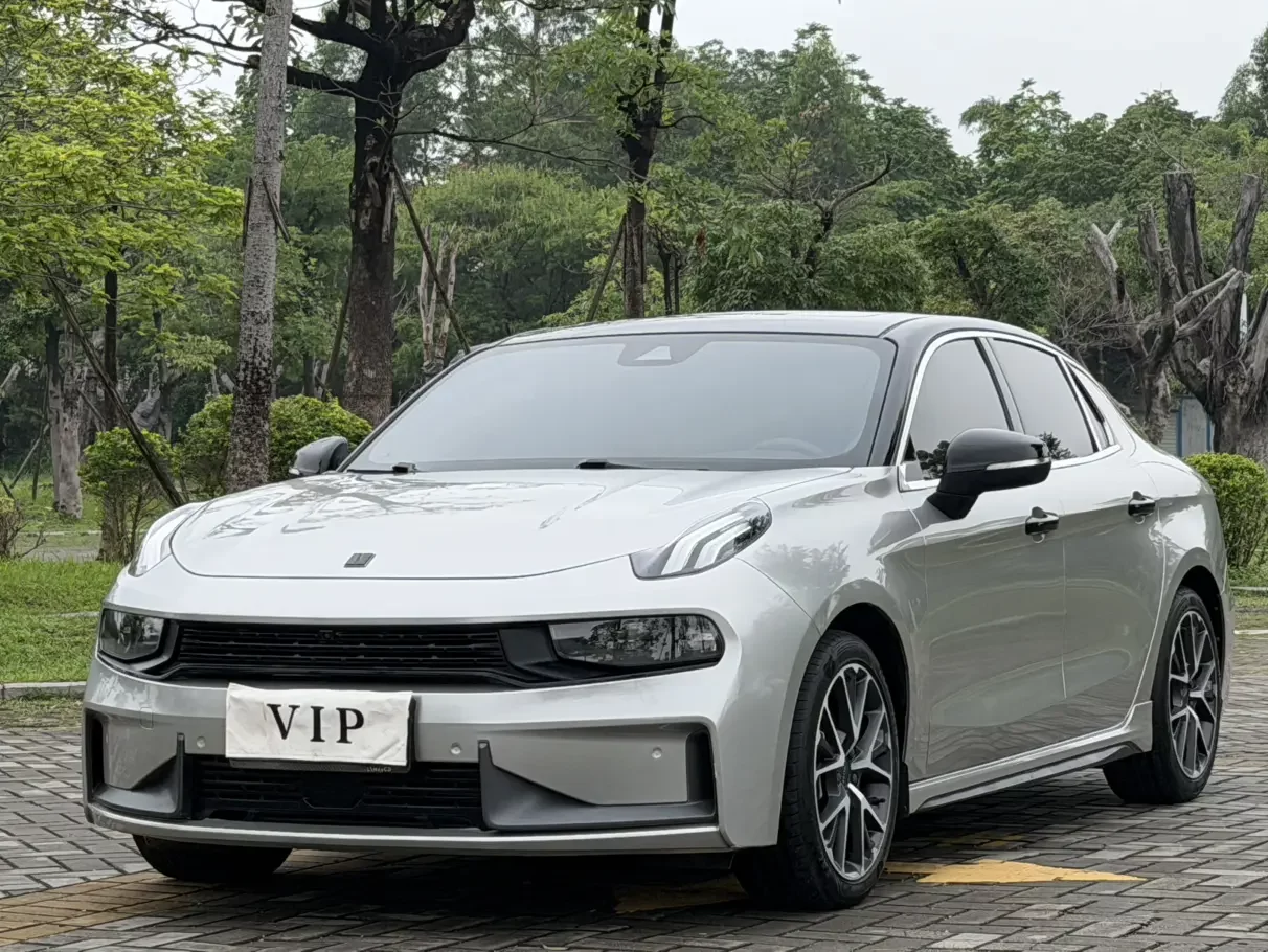 Lynk & Co 03